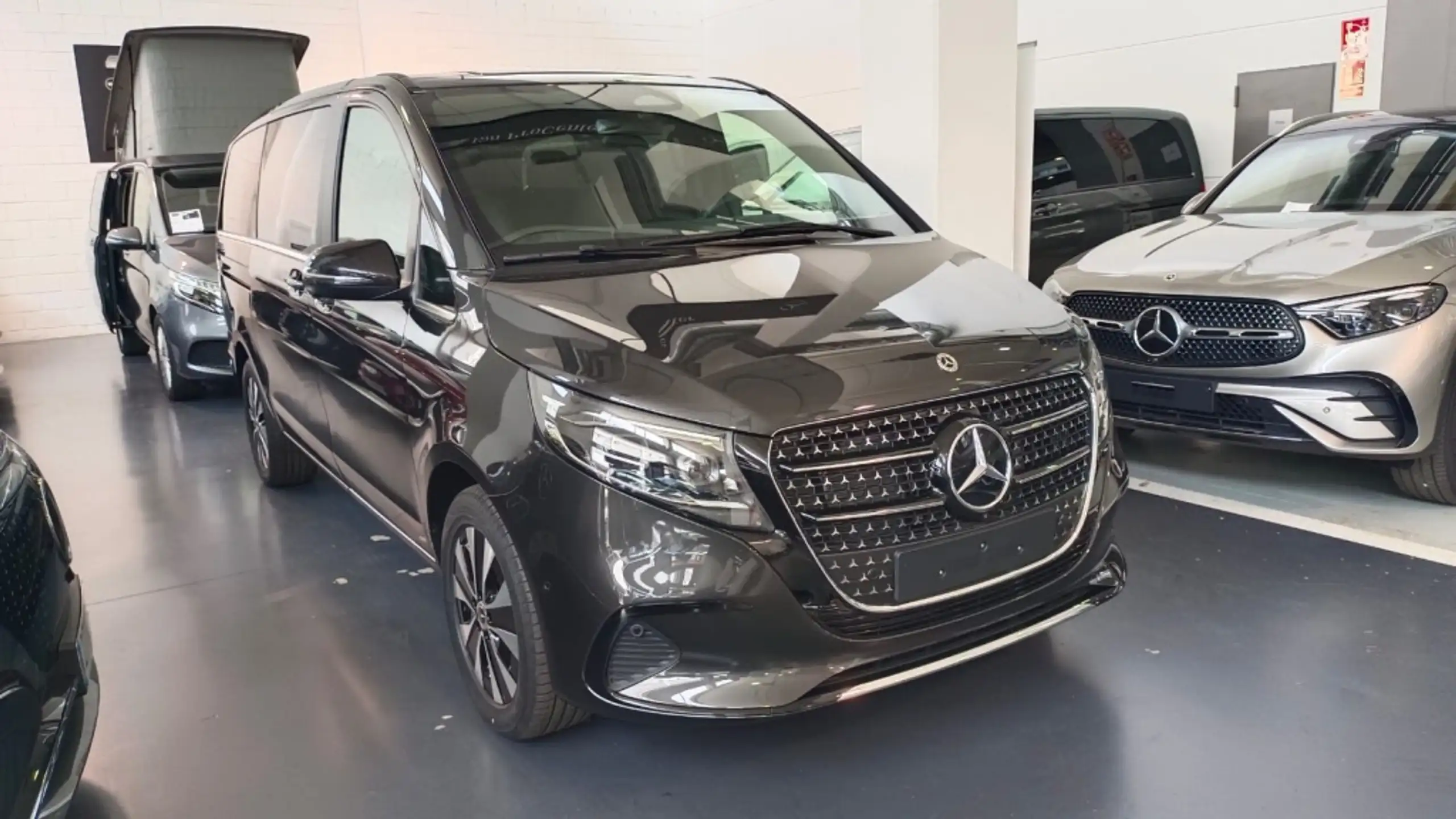 Mercedes-Benz - V 220