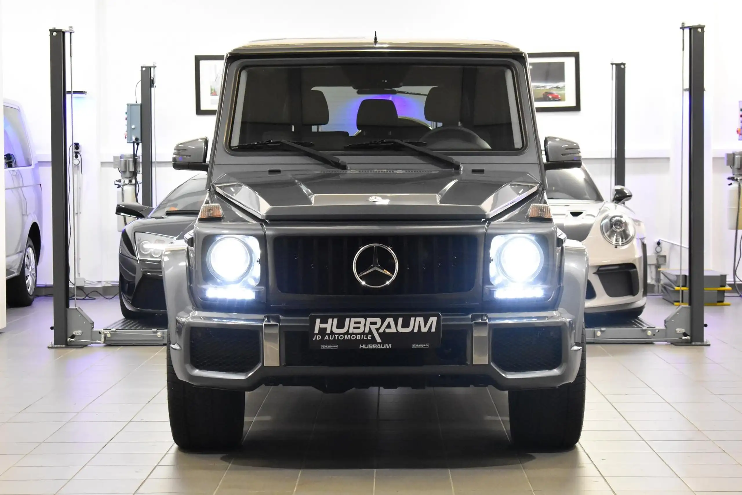 Mercedes-Benz - G 500