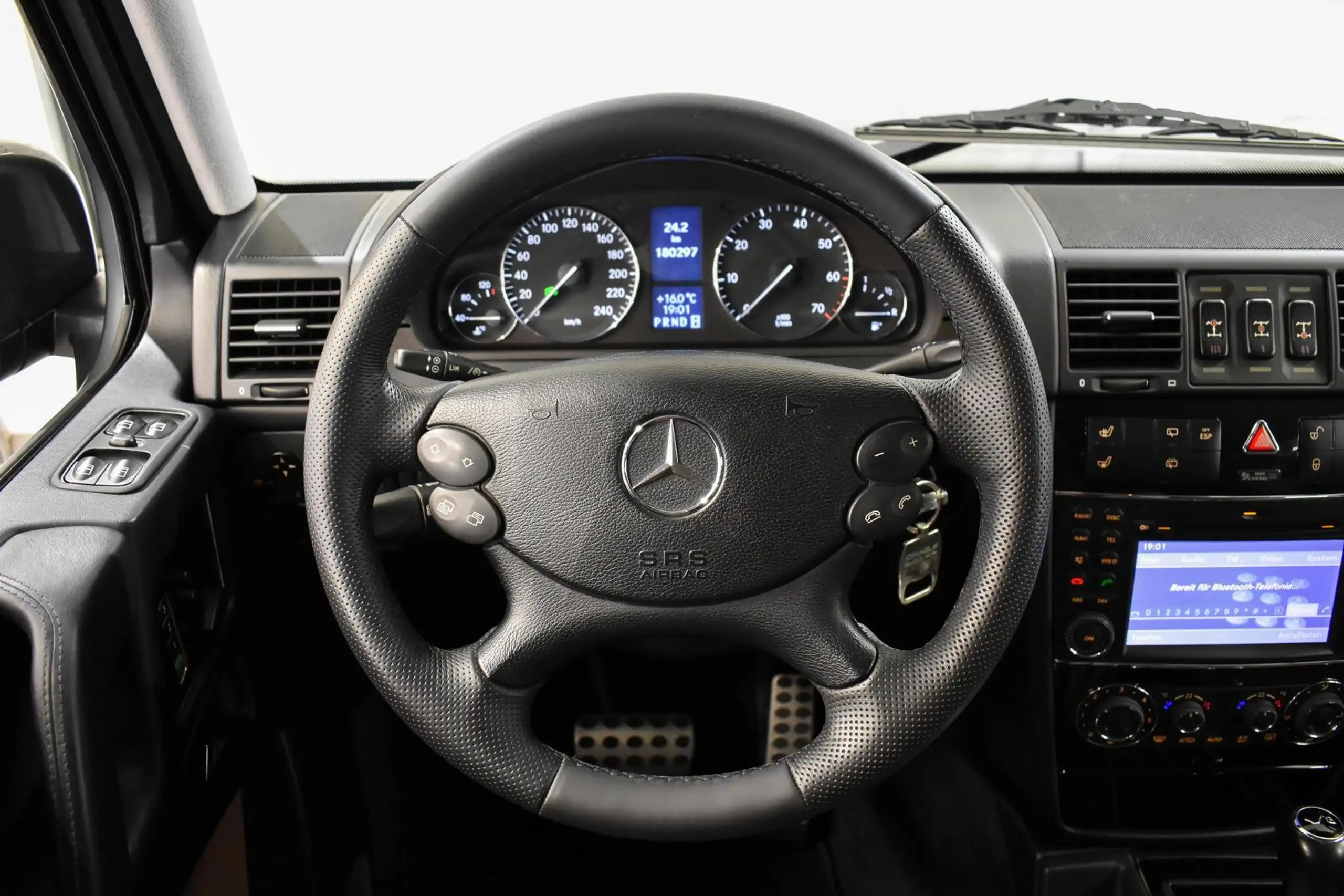 Mercedes-Benz - G 500