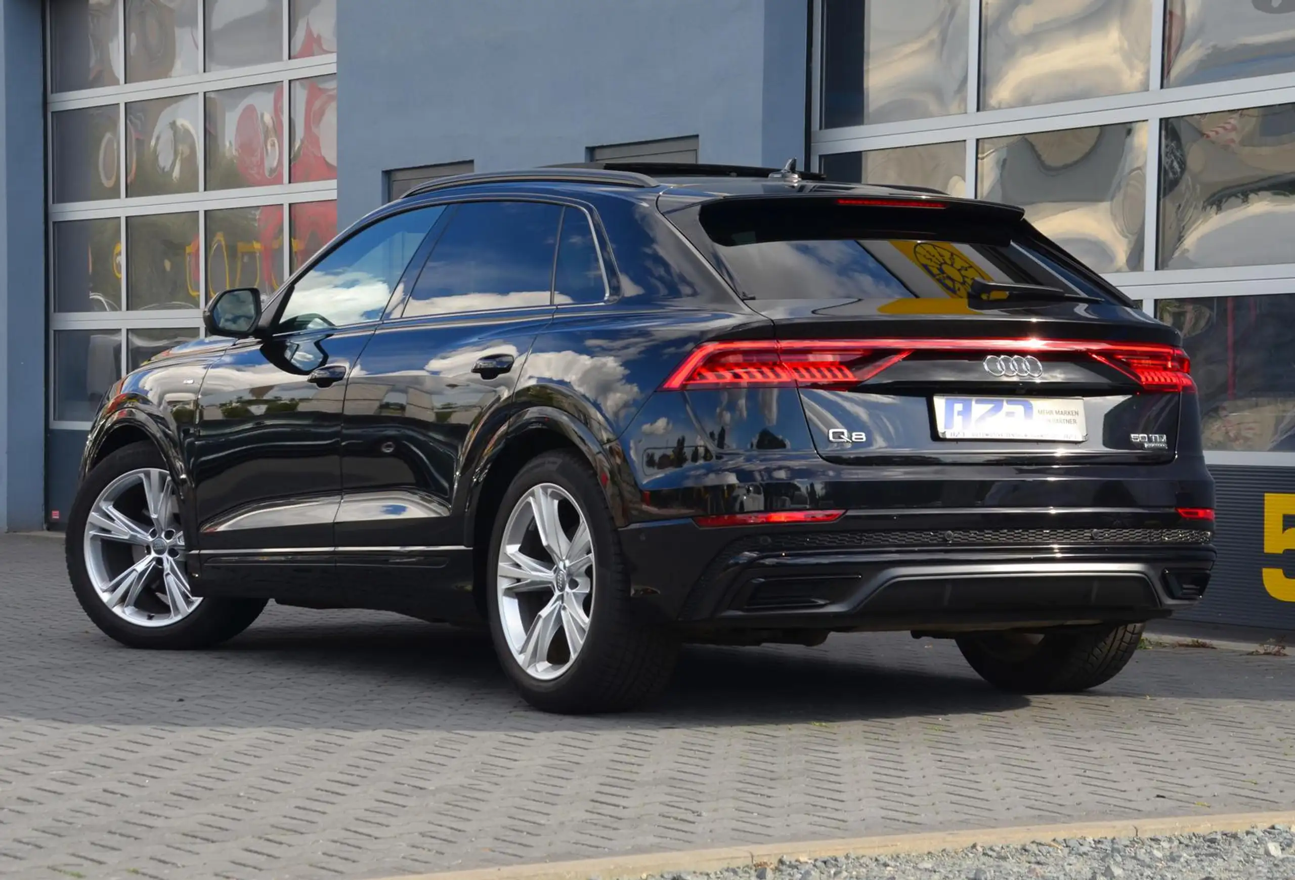 Audi - Q8