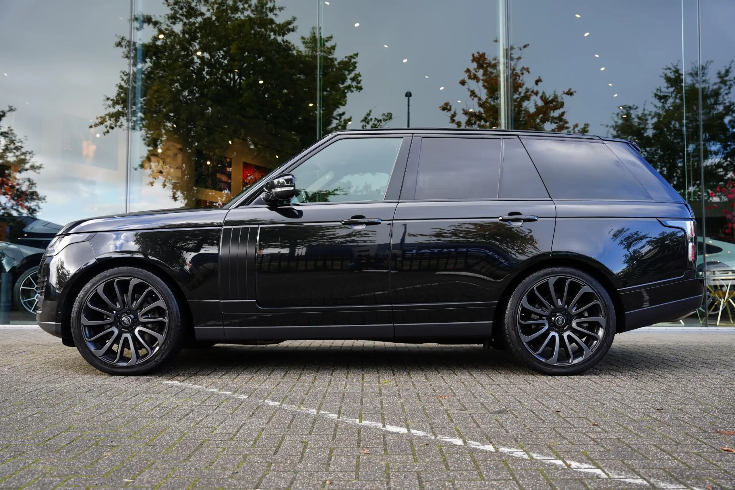 Land Rover - Range Rover