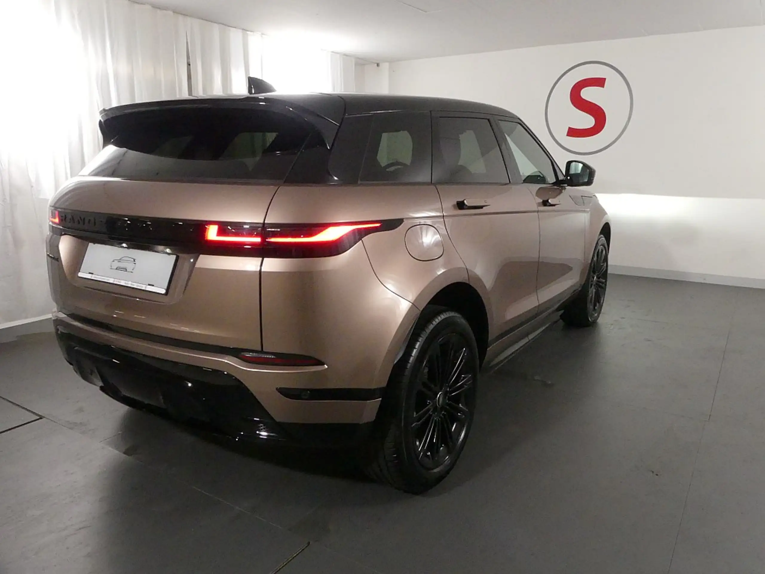 Land Rover - Range Rover Evoque