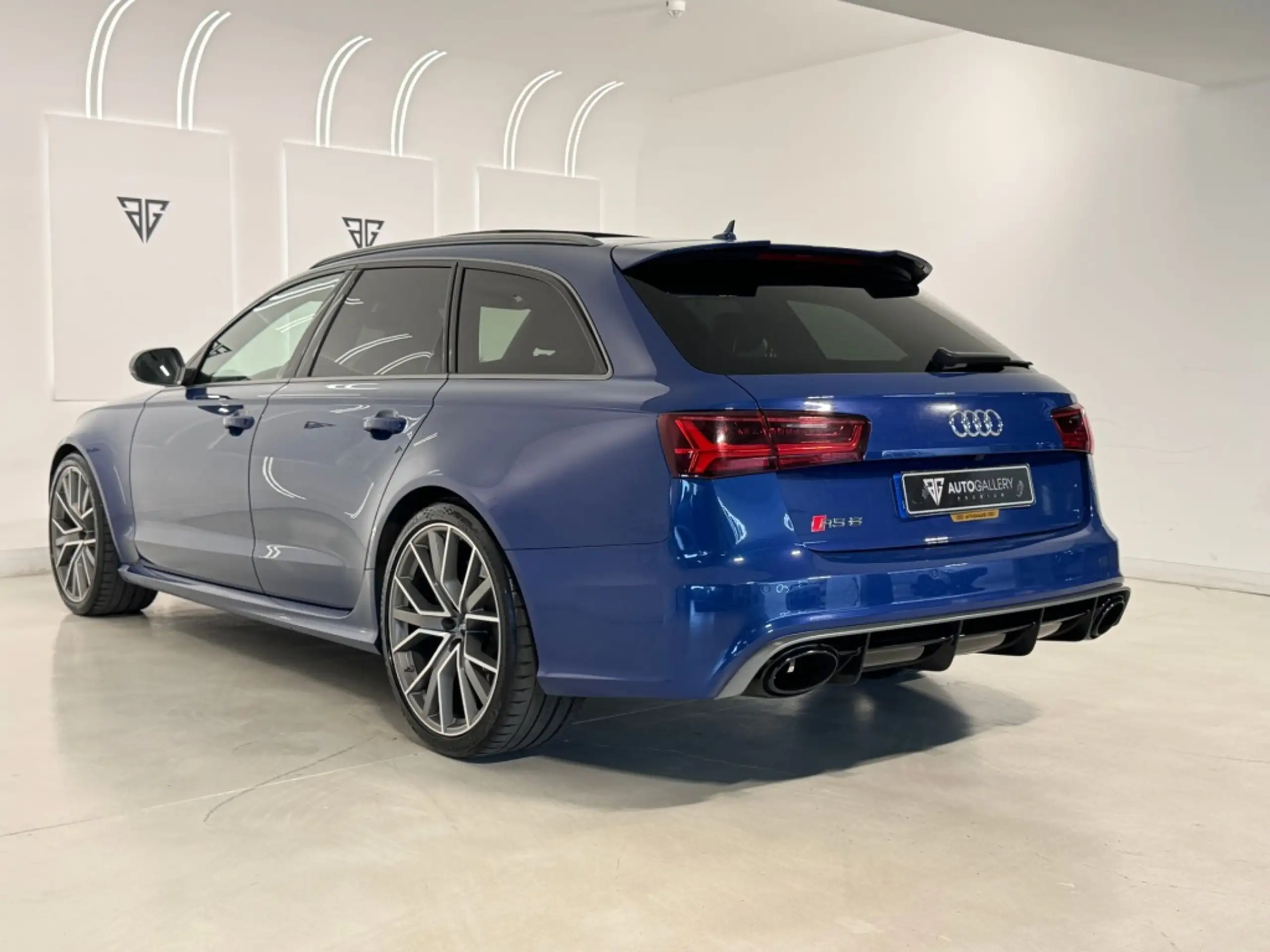 Audi - RS6