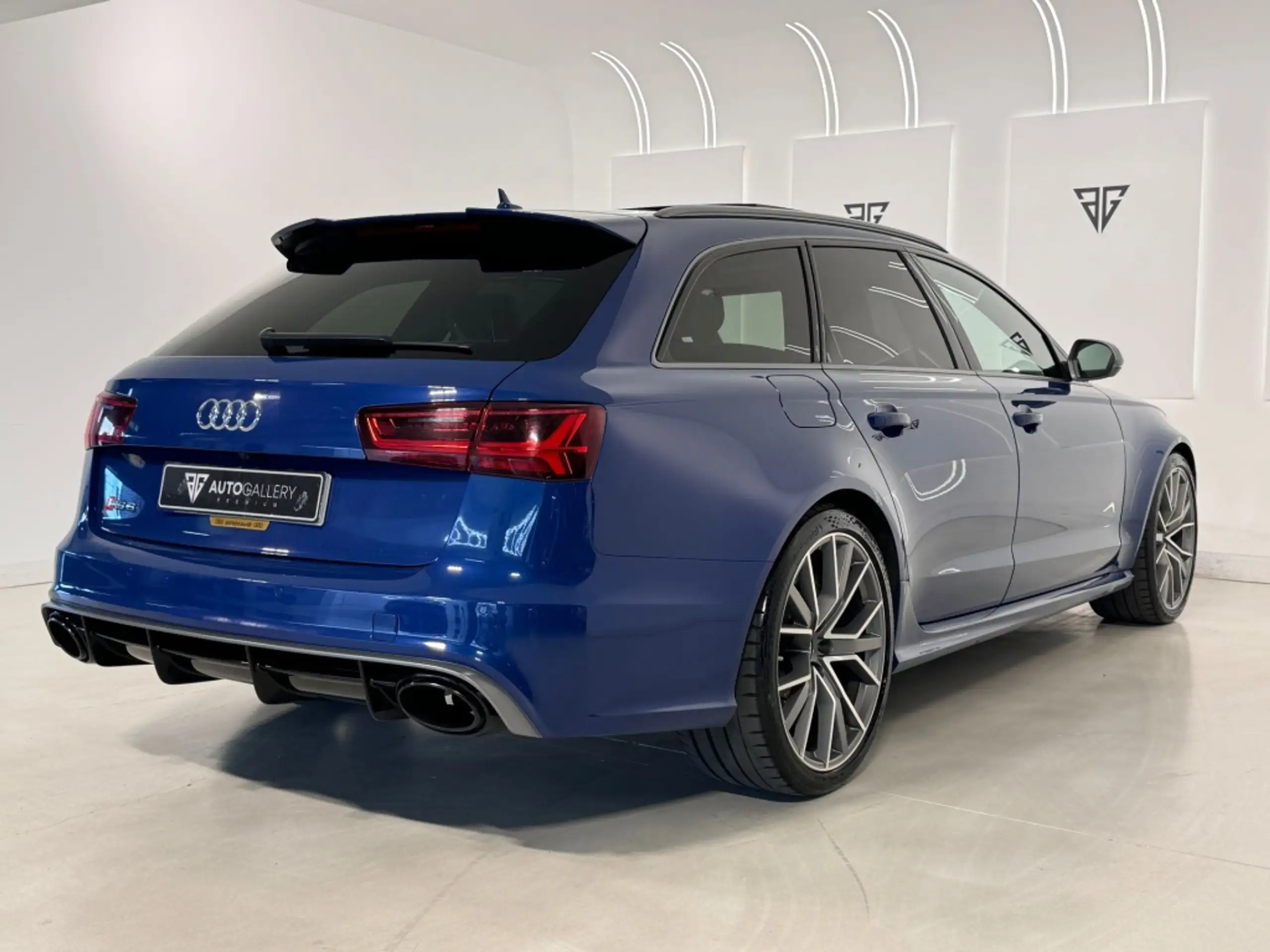 Audi - RS6