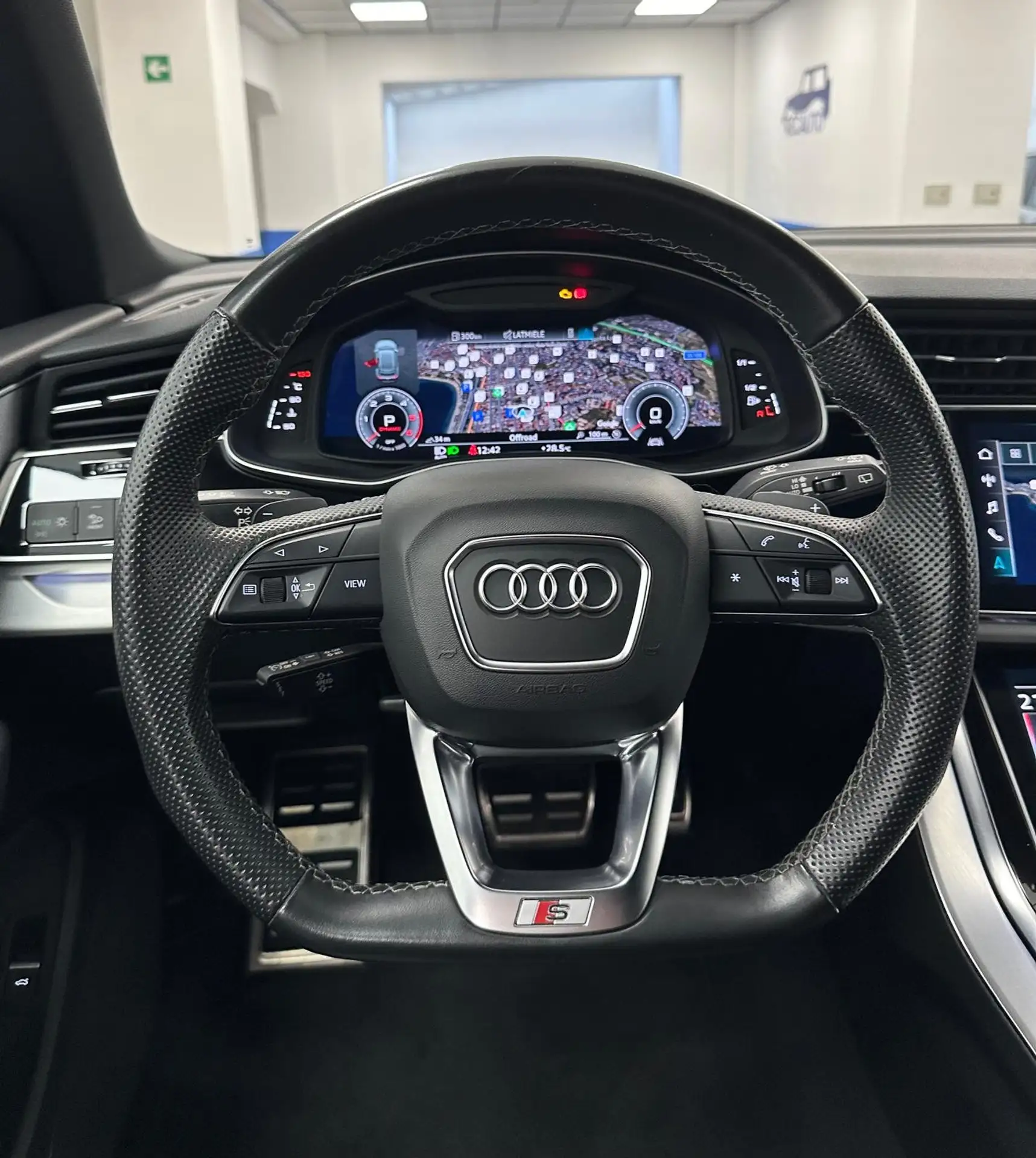 Audi - Q8