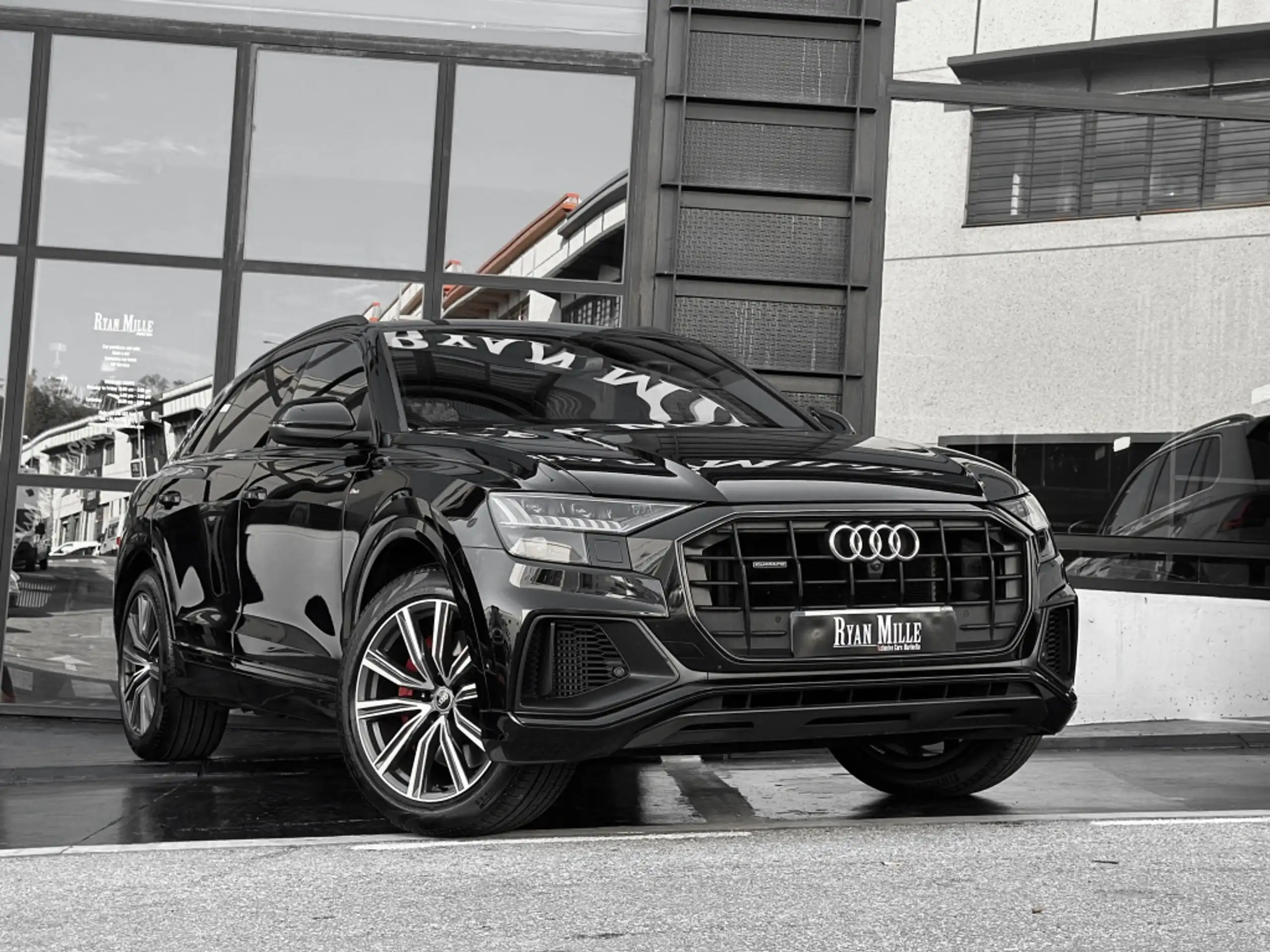 Audi - Q8