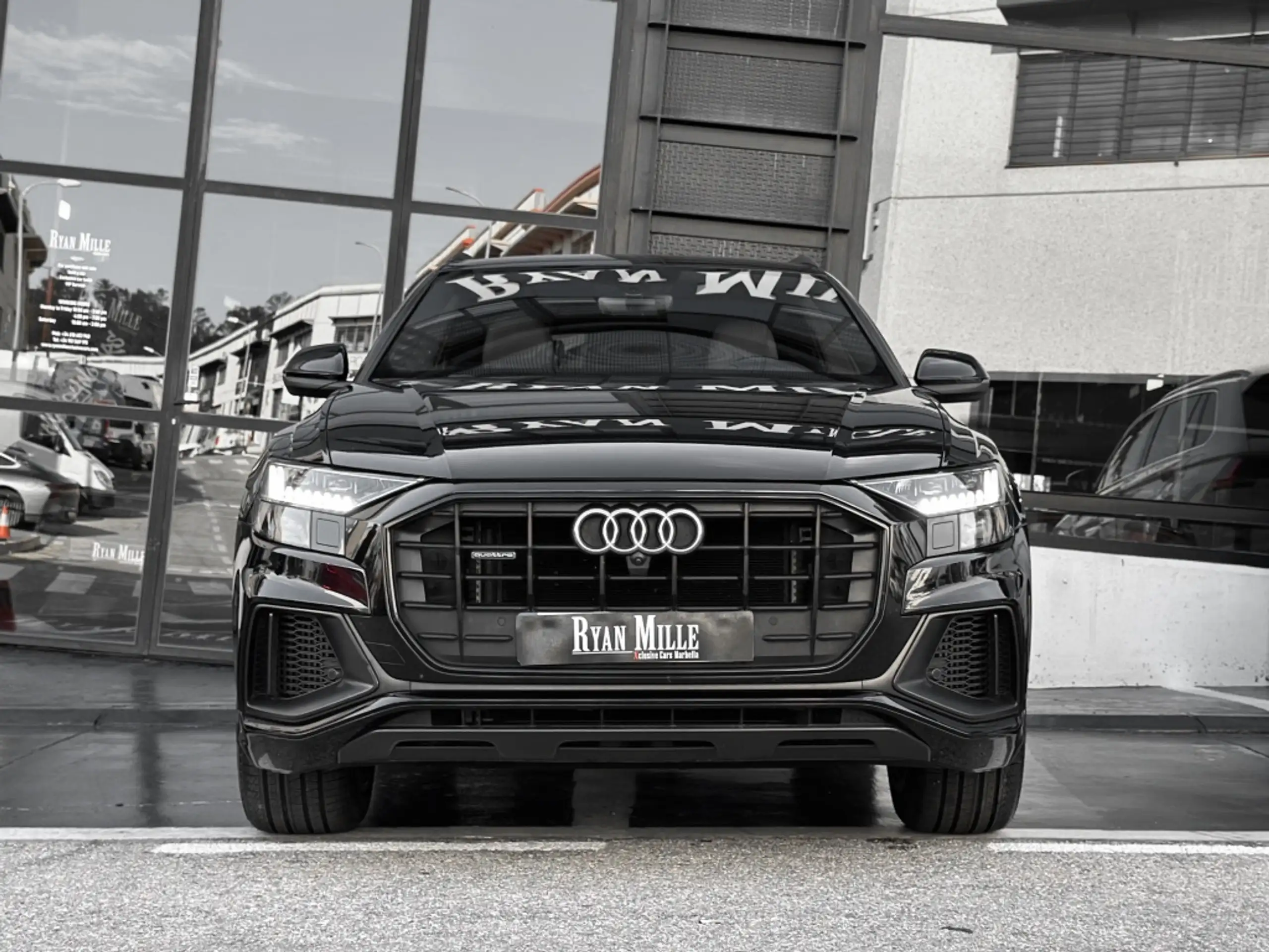 Audi - Q8