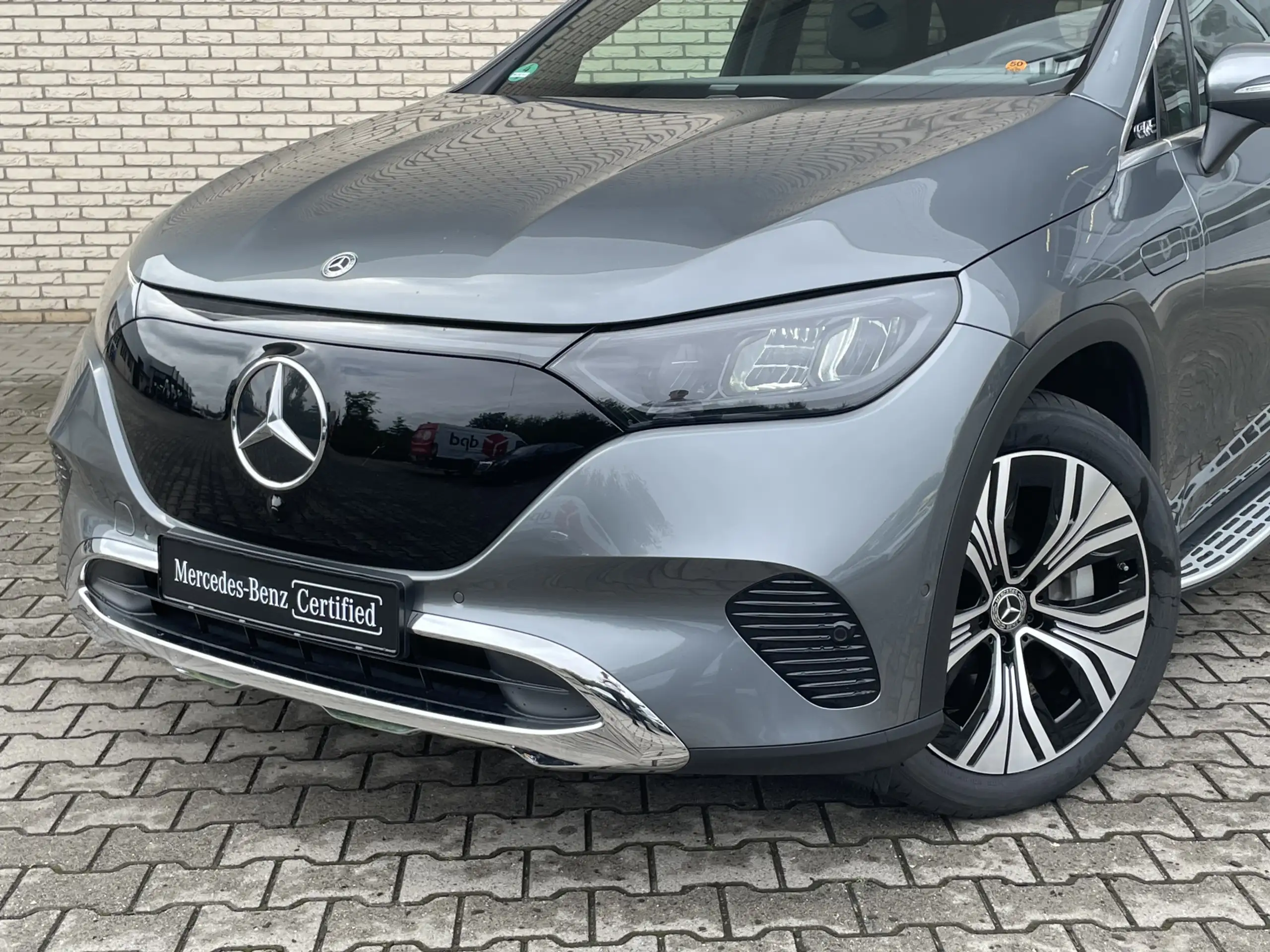 Mercedes-Benz - EQE SUV