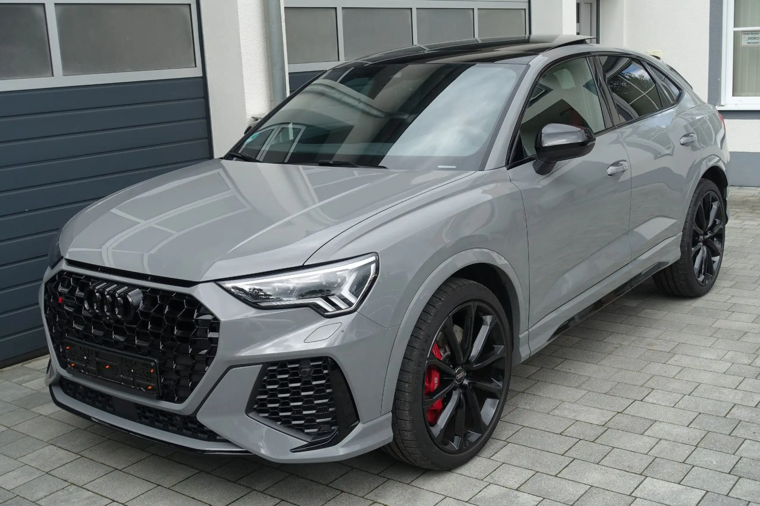 Audi - RS Q3