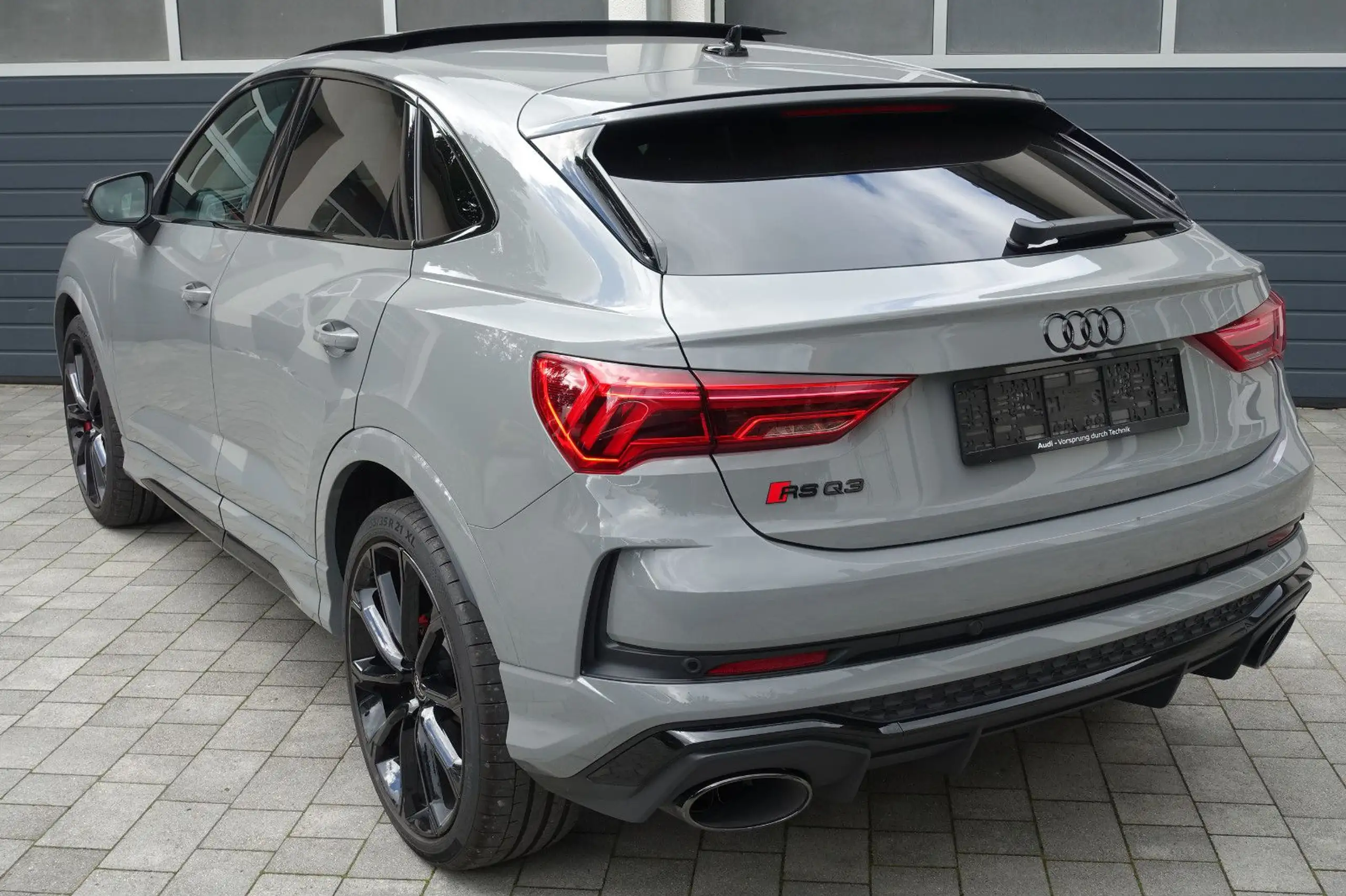 Audi - RS Q3