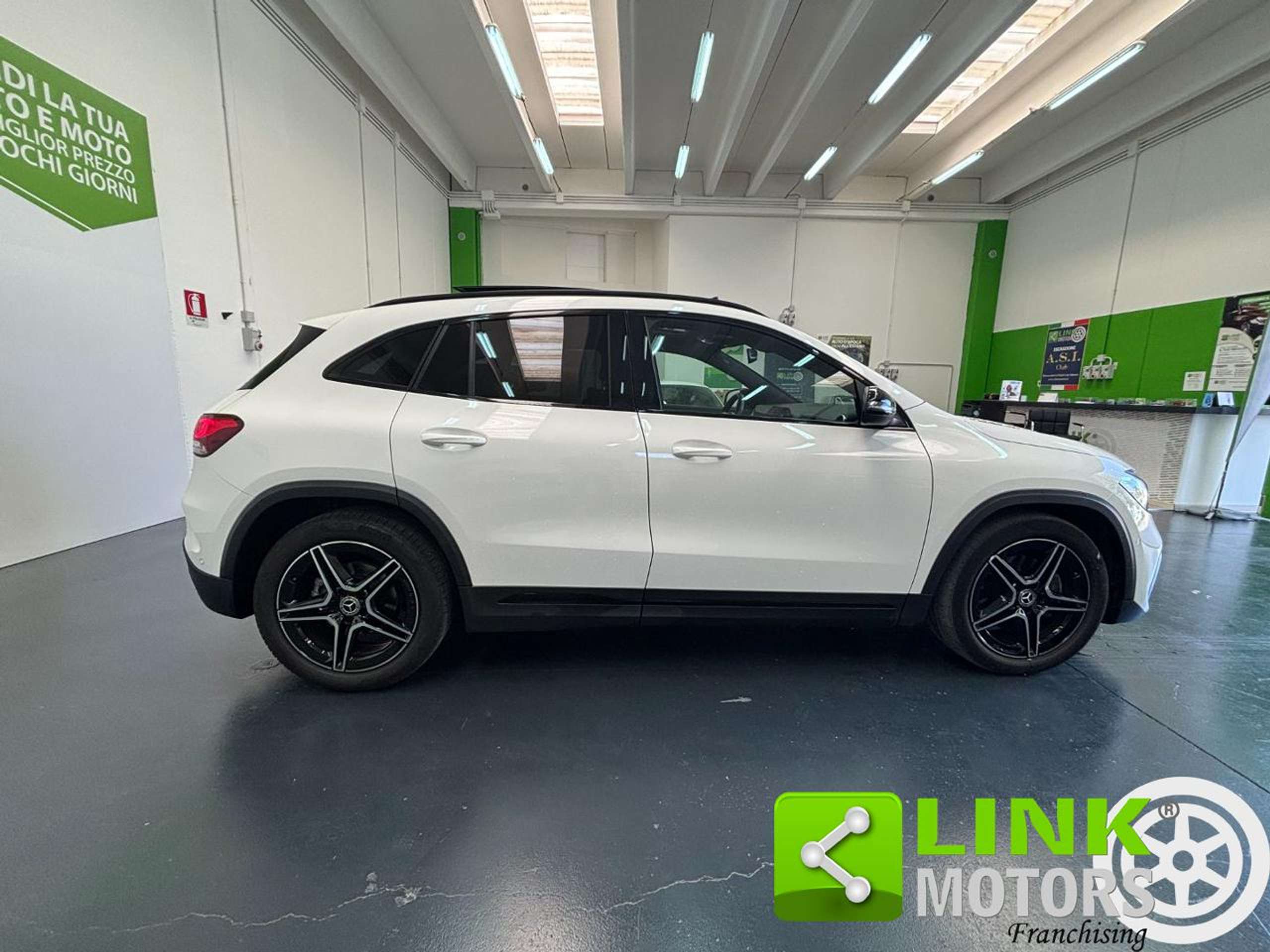 Mercedes-Benz - GLA 200