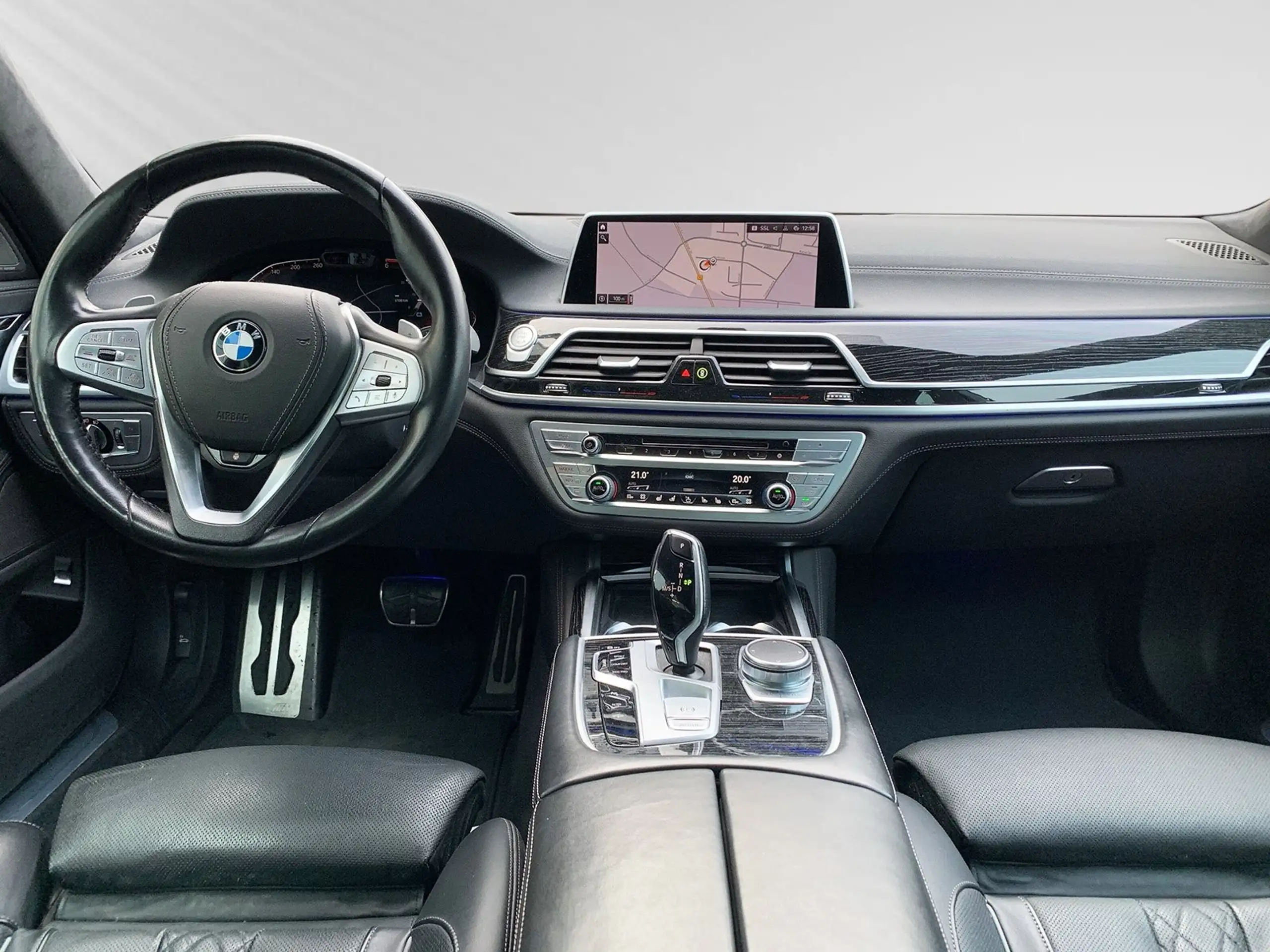 BMW - 730