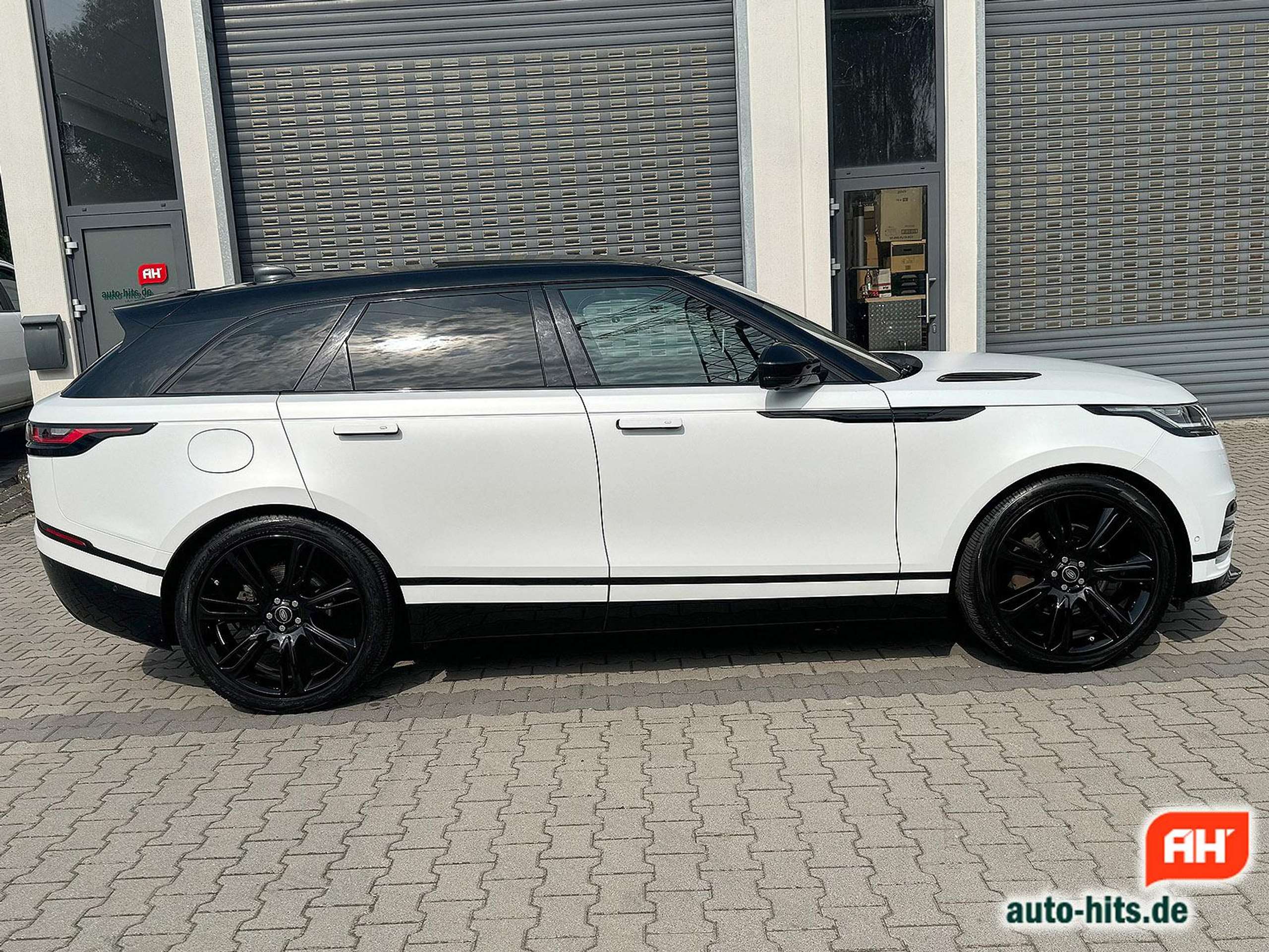 Land Rover - Range Rover Velar