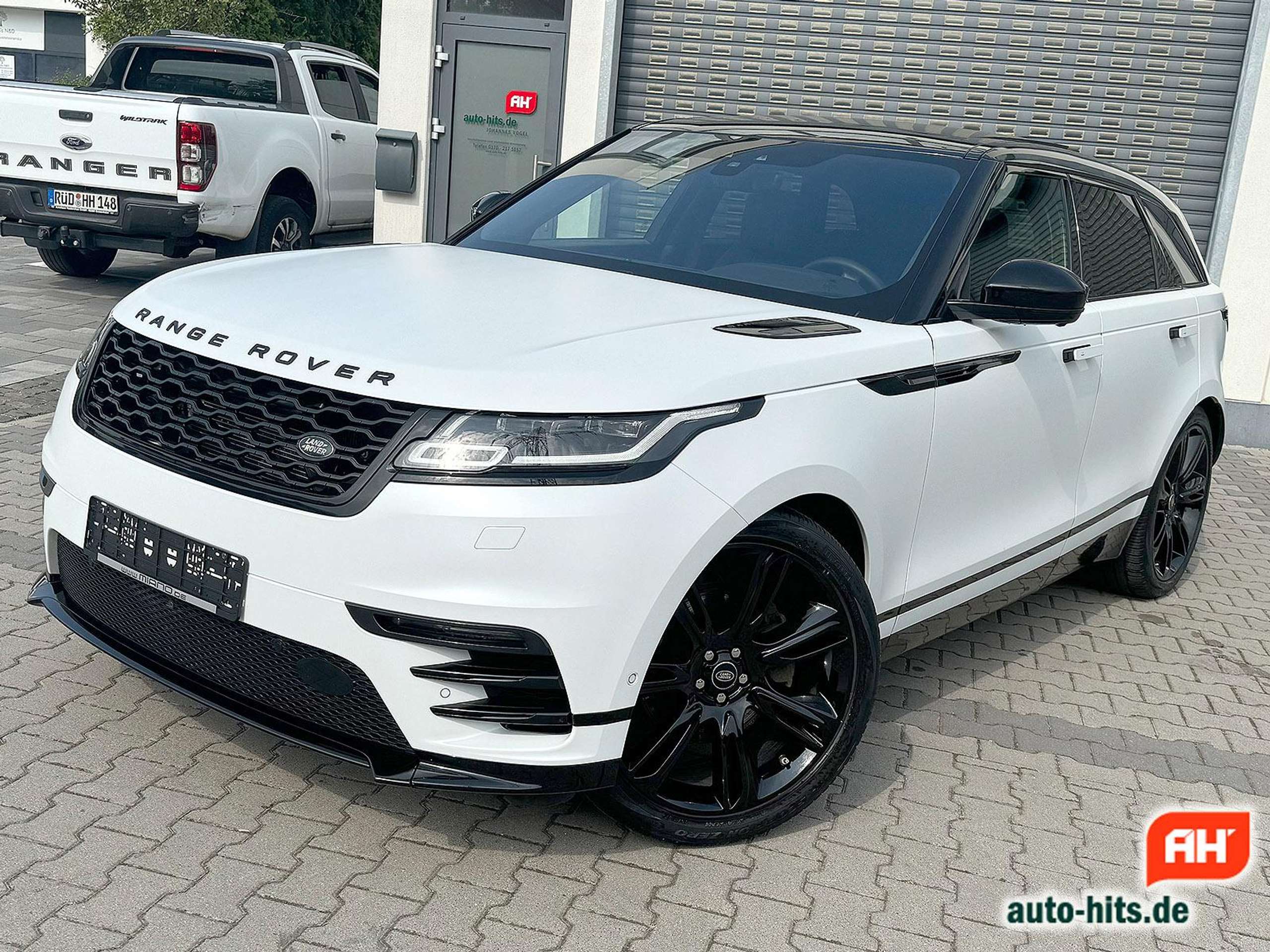 Land Rover - Range Rover Velar