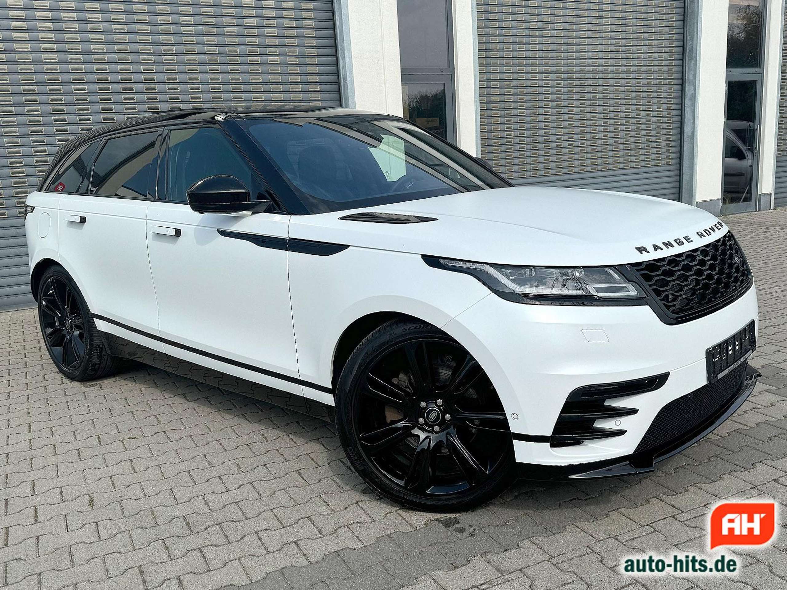 Land Rover - Range Rover Velar