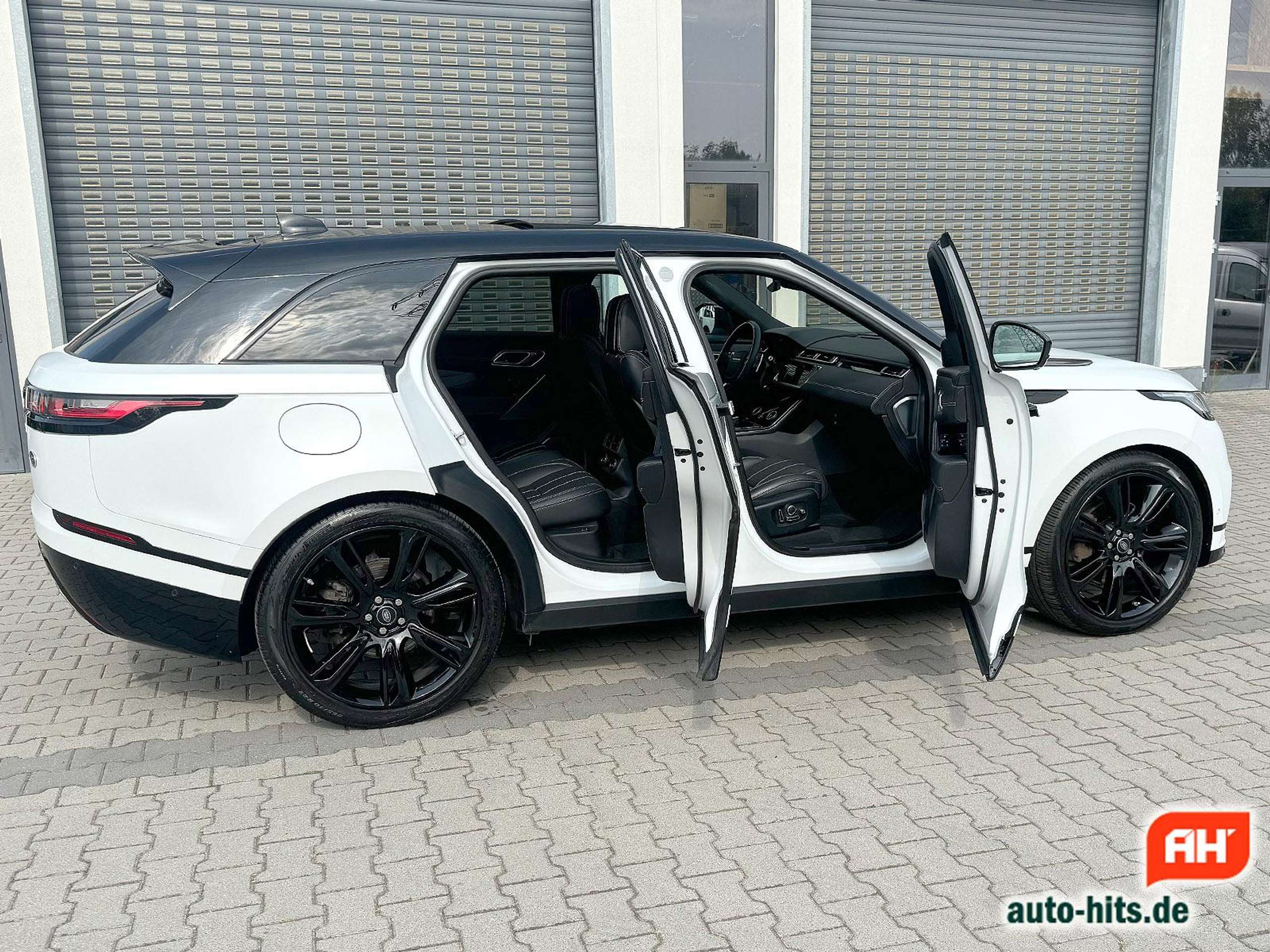 Land Rover - Range Rover Velar