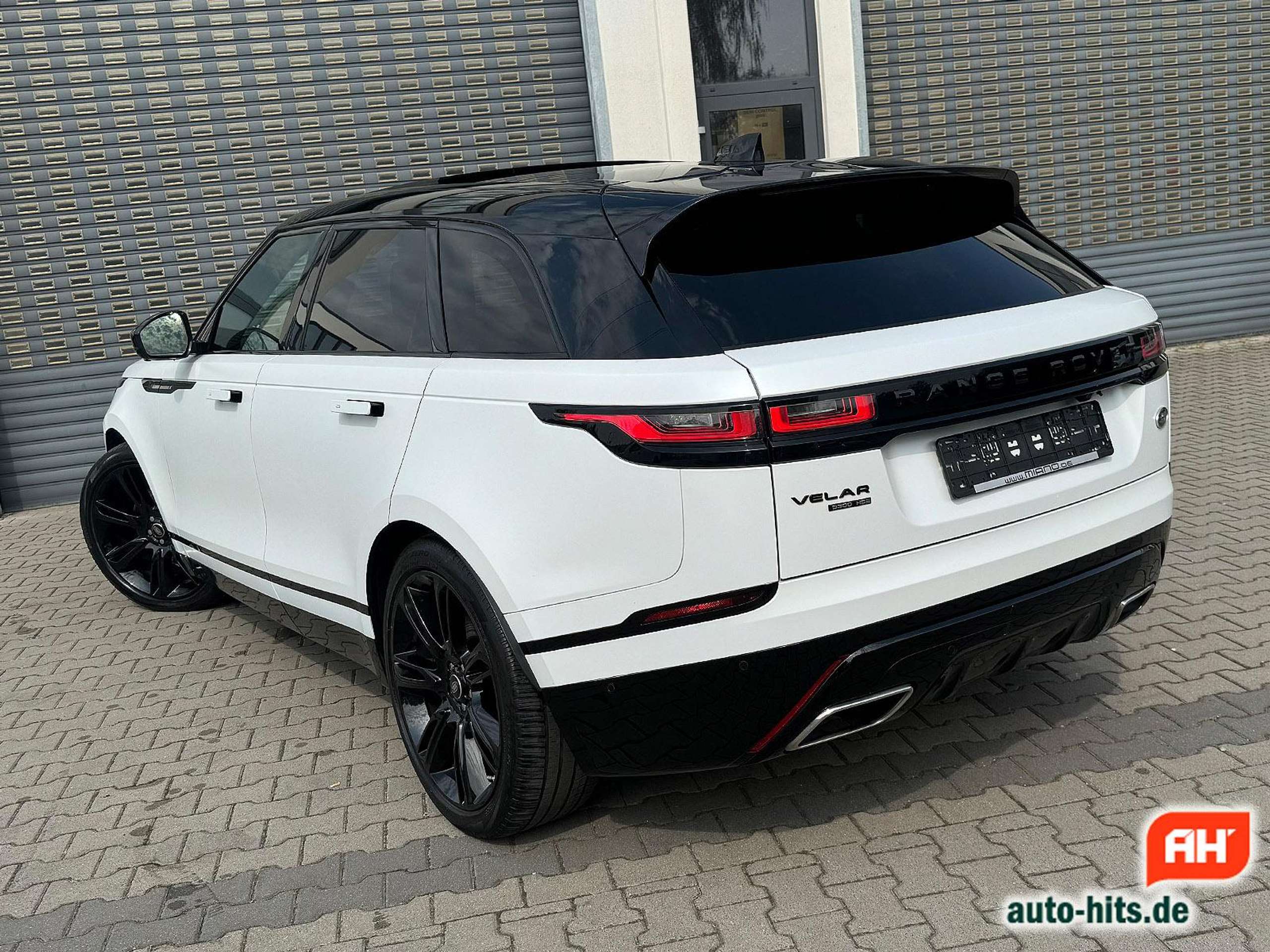 Land Rover - Range Rover Velar