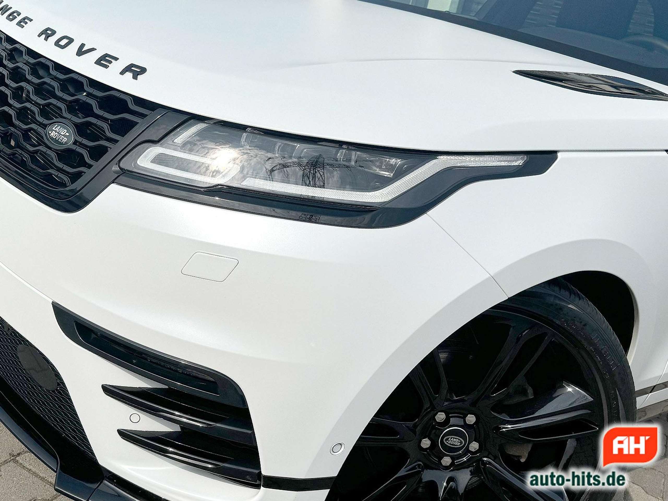 Land Rover - Range Rover Velar