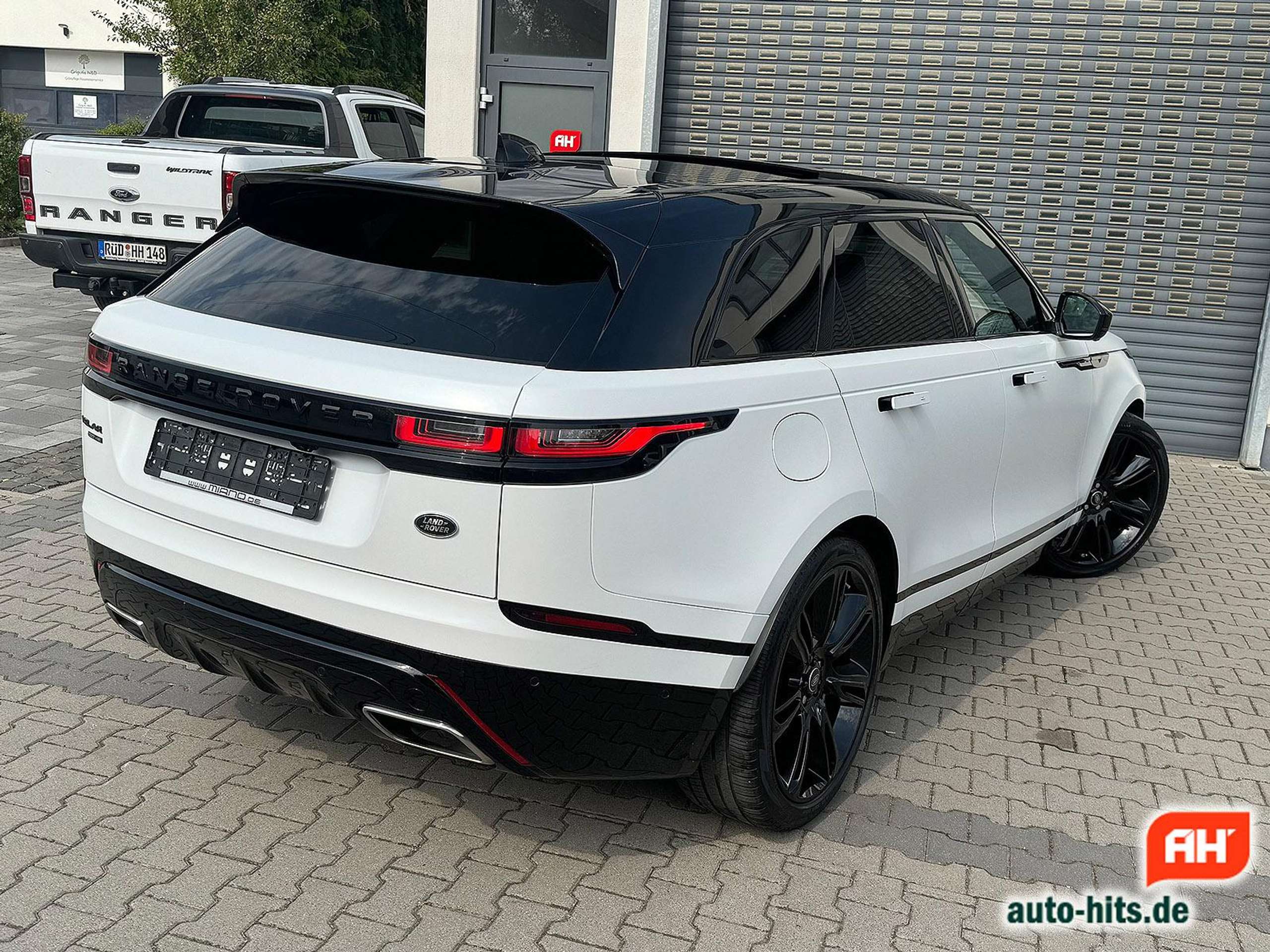 Land Rover - Range Rover Velar