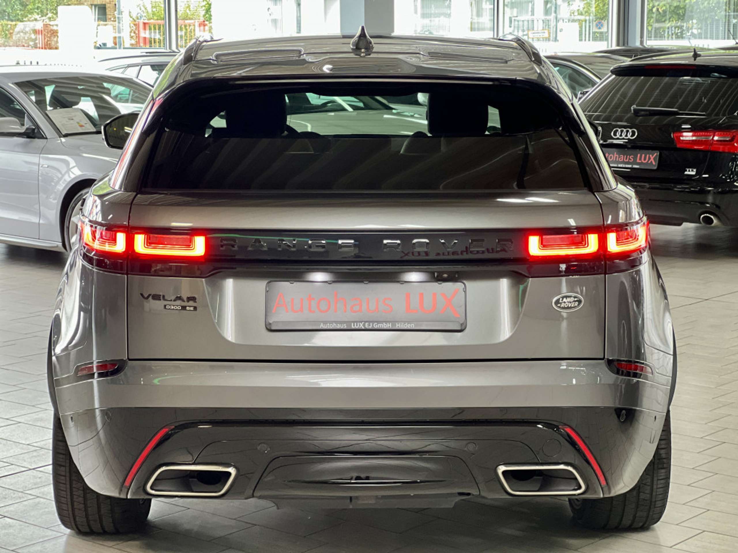 Land Rover - Range Rover Velar