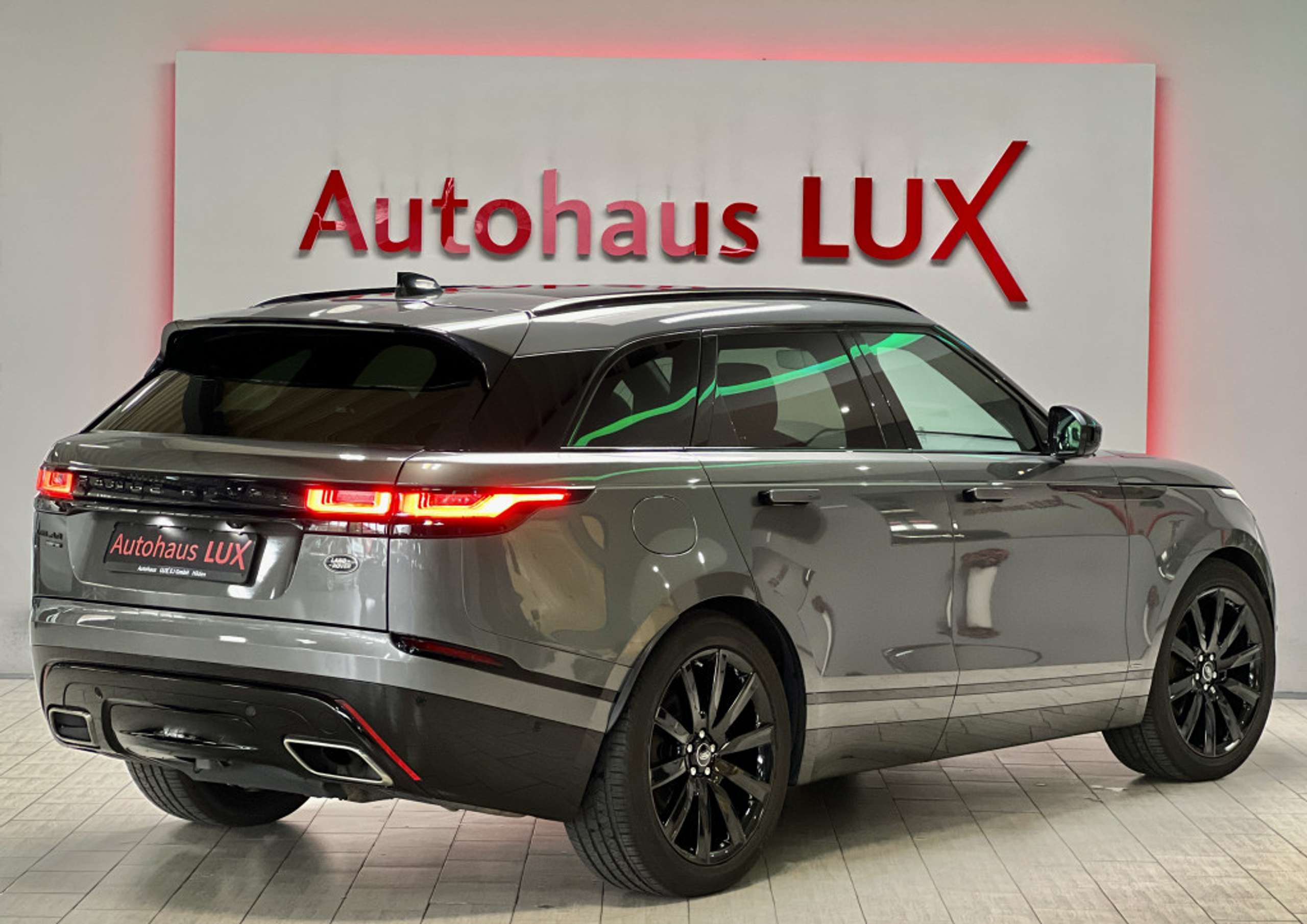 Land Rover - Range Rover Velar