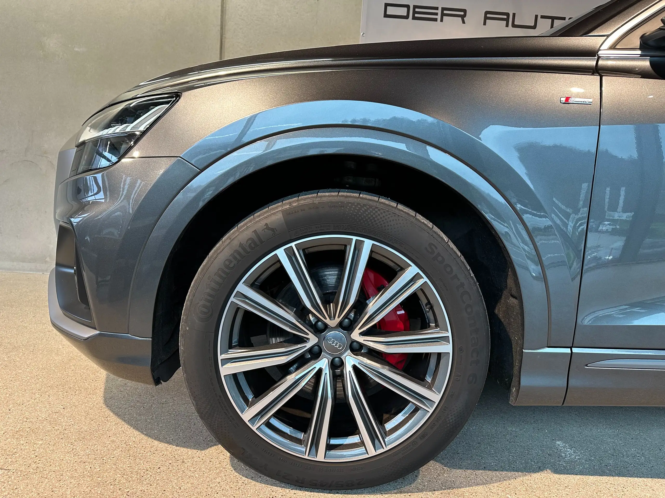 Audi - Q8