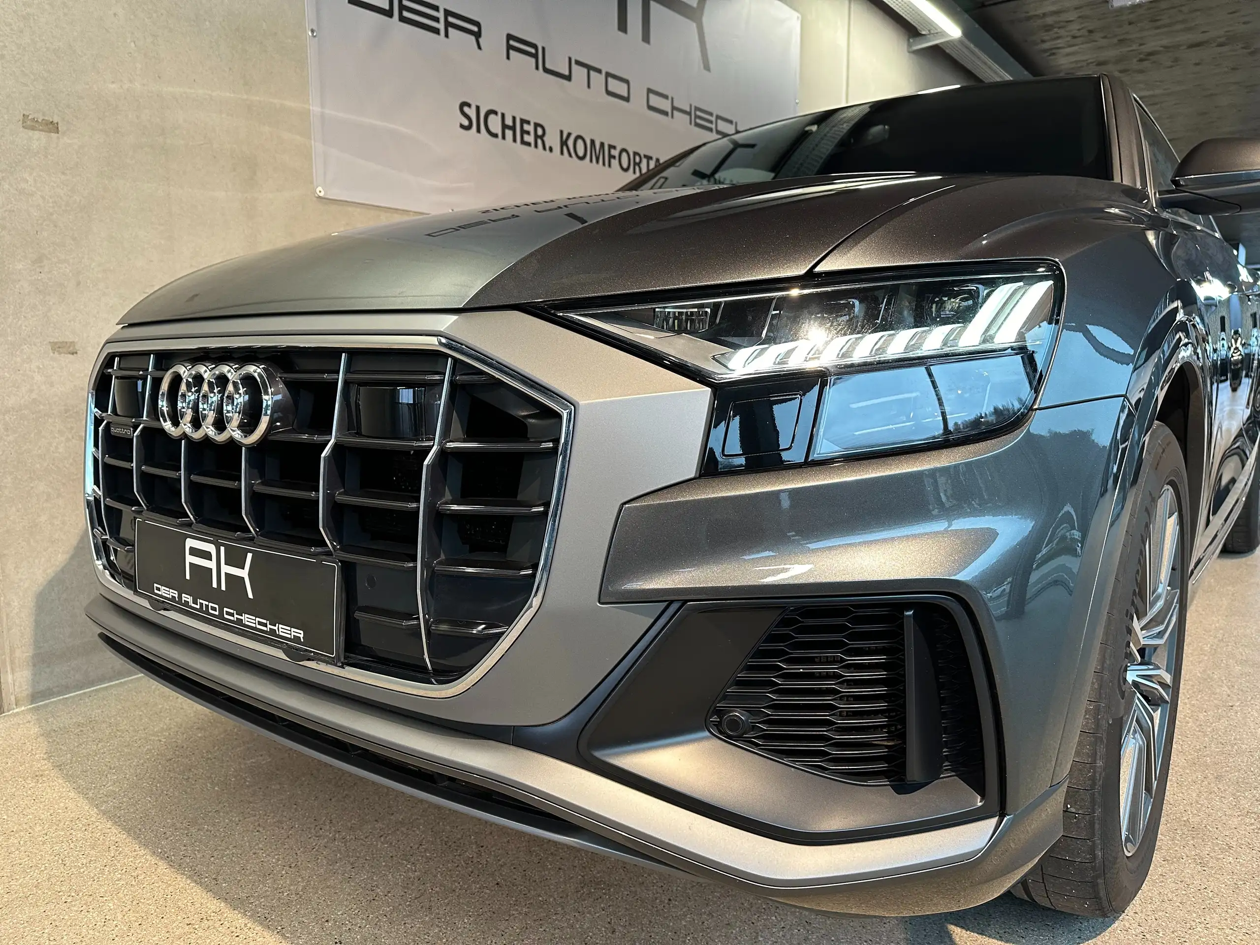 Audi - Q8