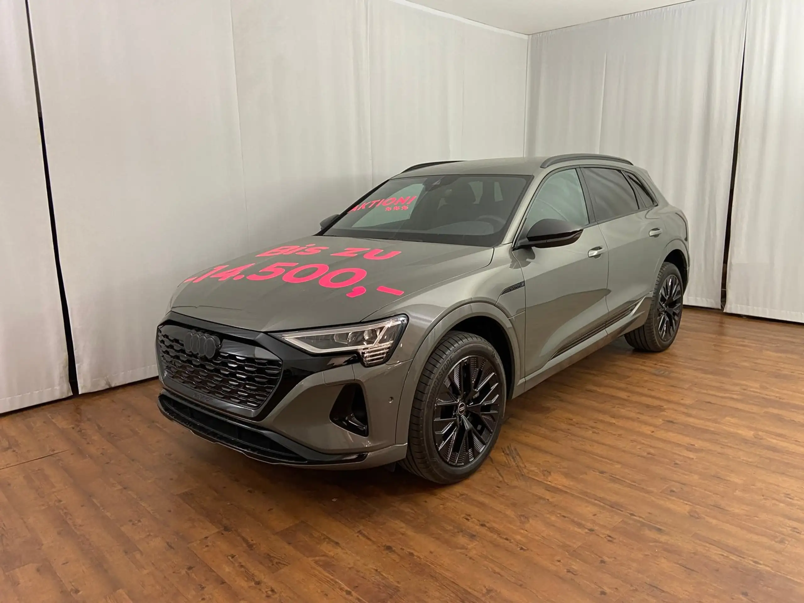 Audi - Q8