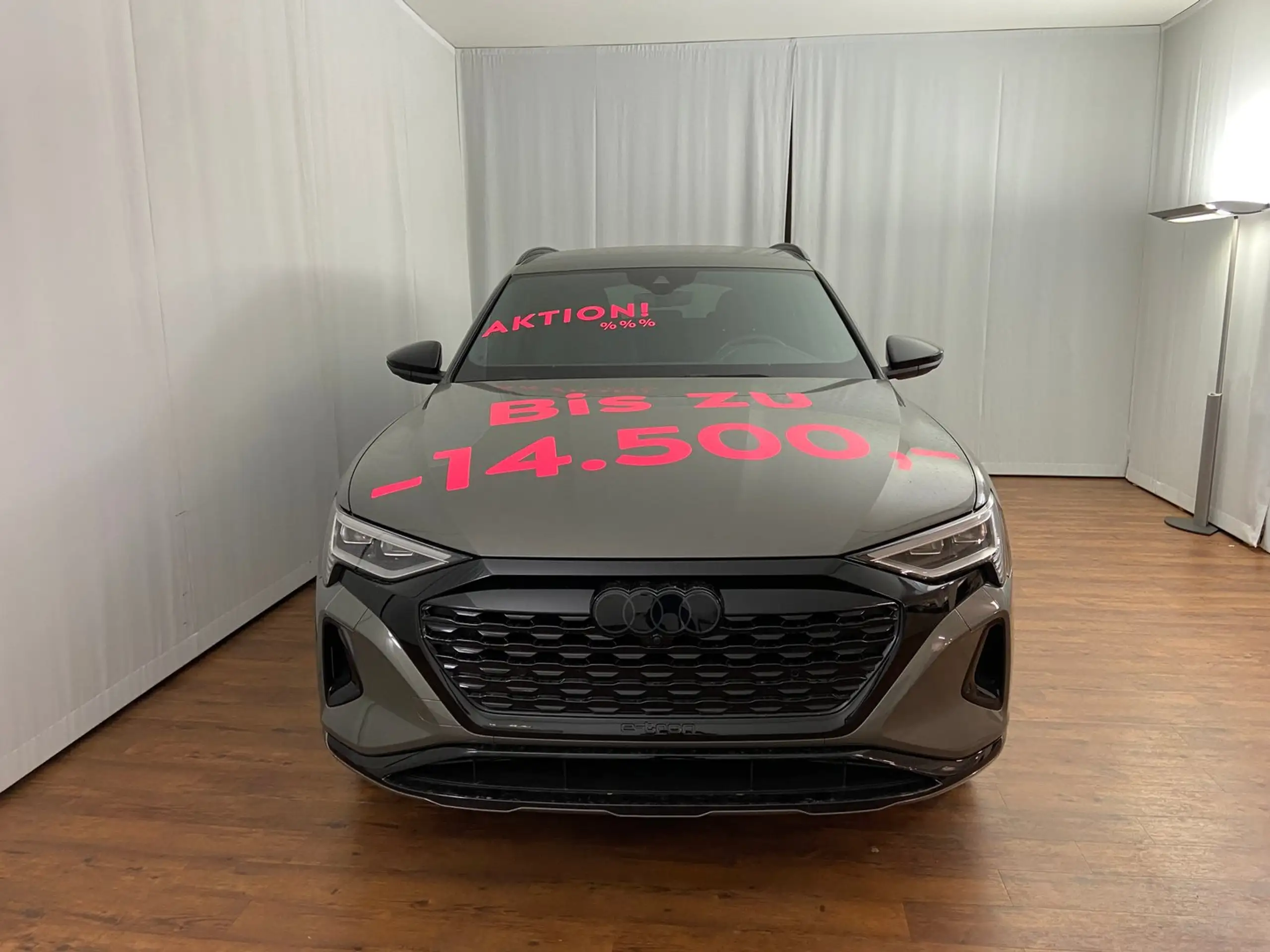 Audi - Q8