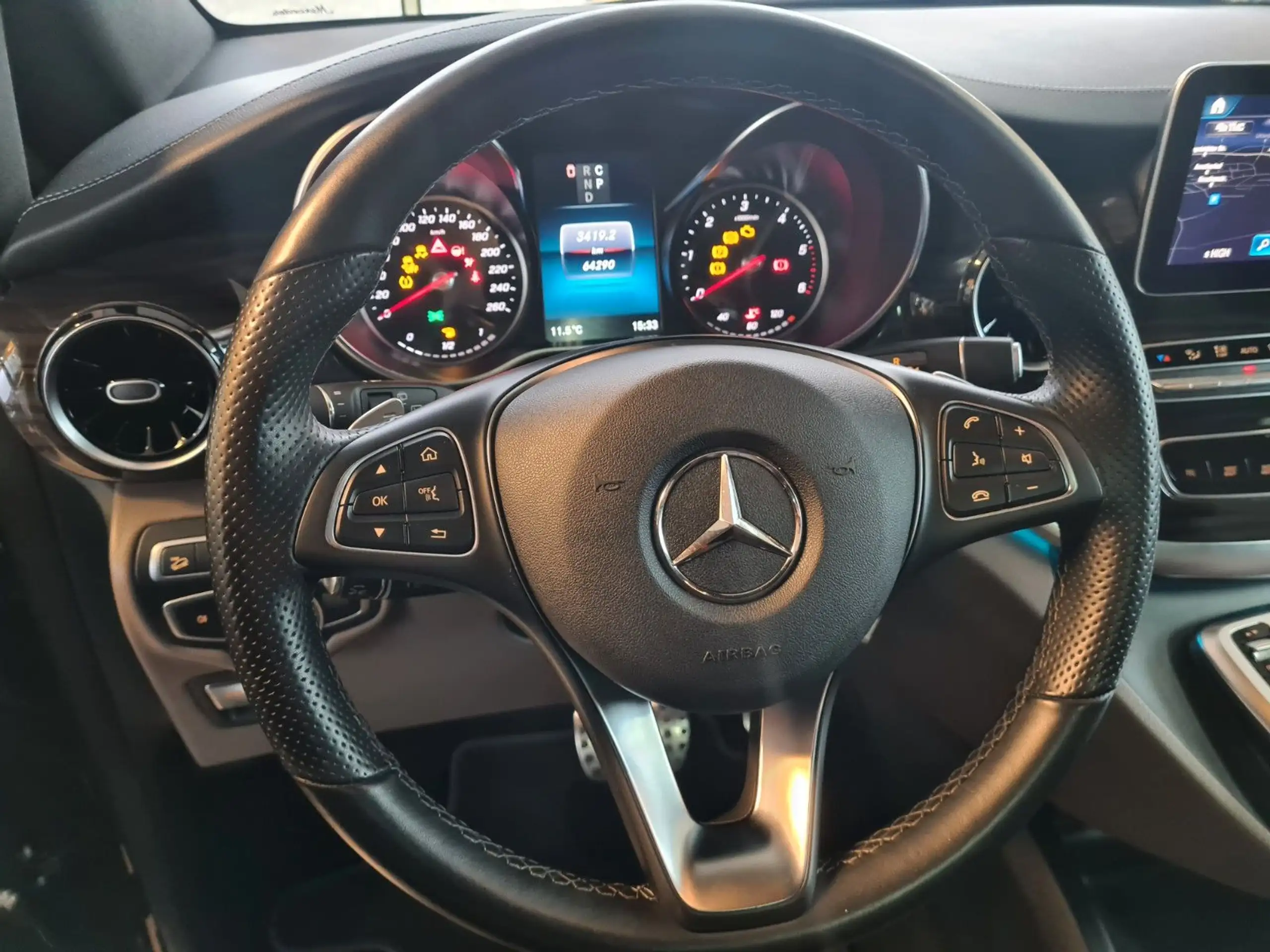 Mercedes-Benz - V 300