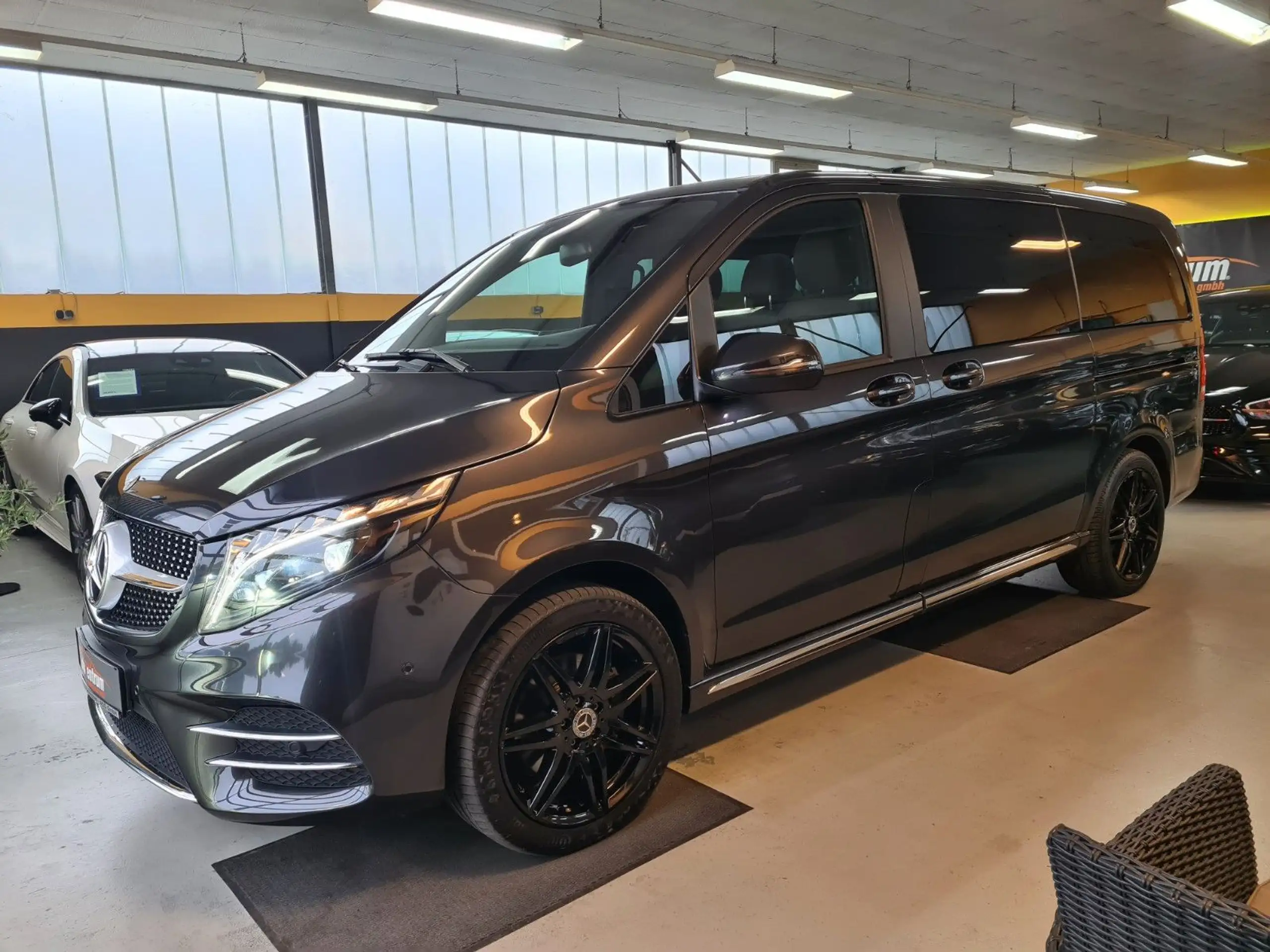 Mercedes-Benz - V 300