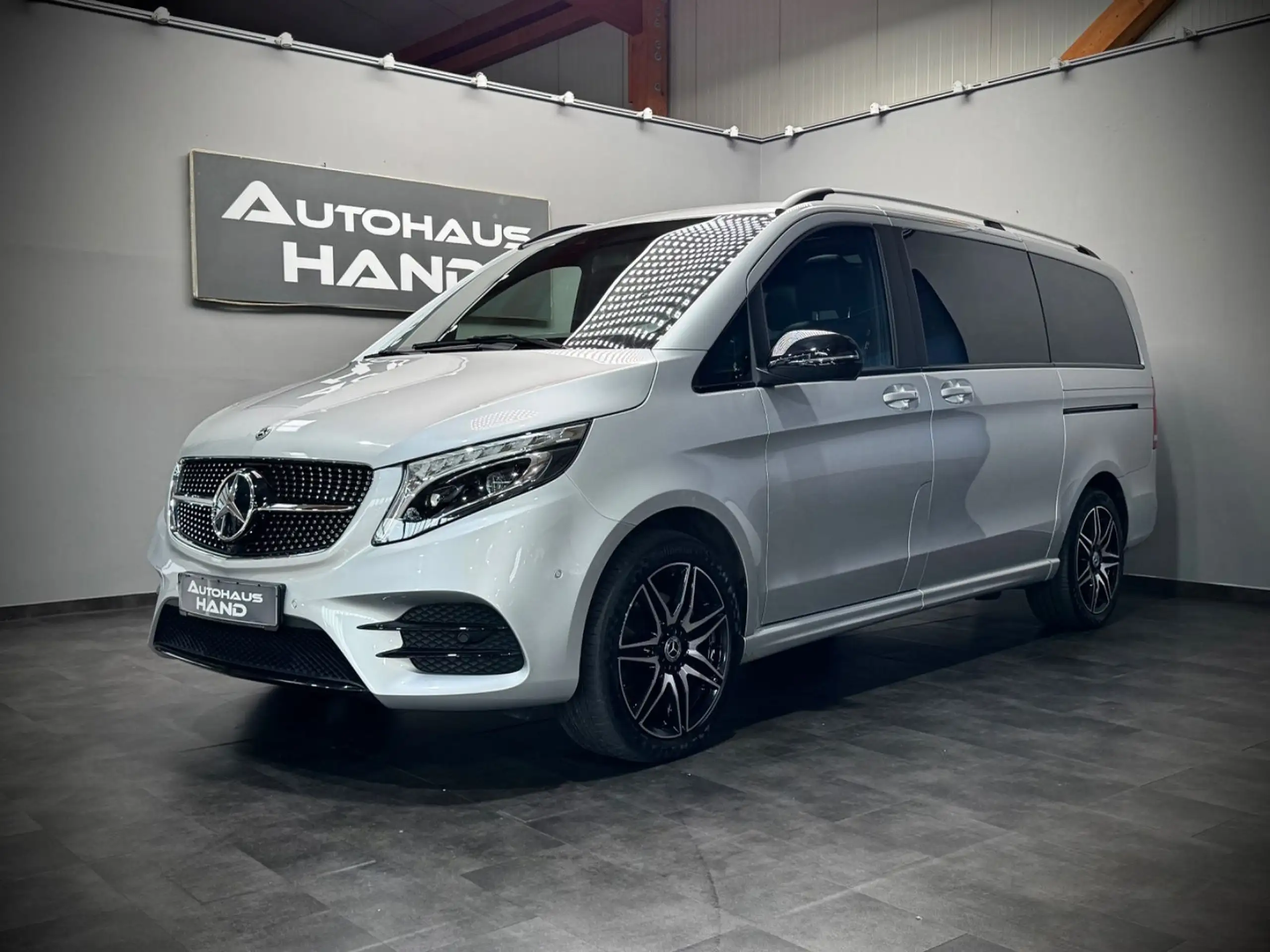 Mercedes-Benz - V 300