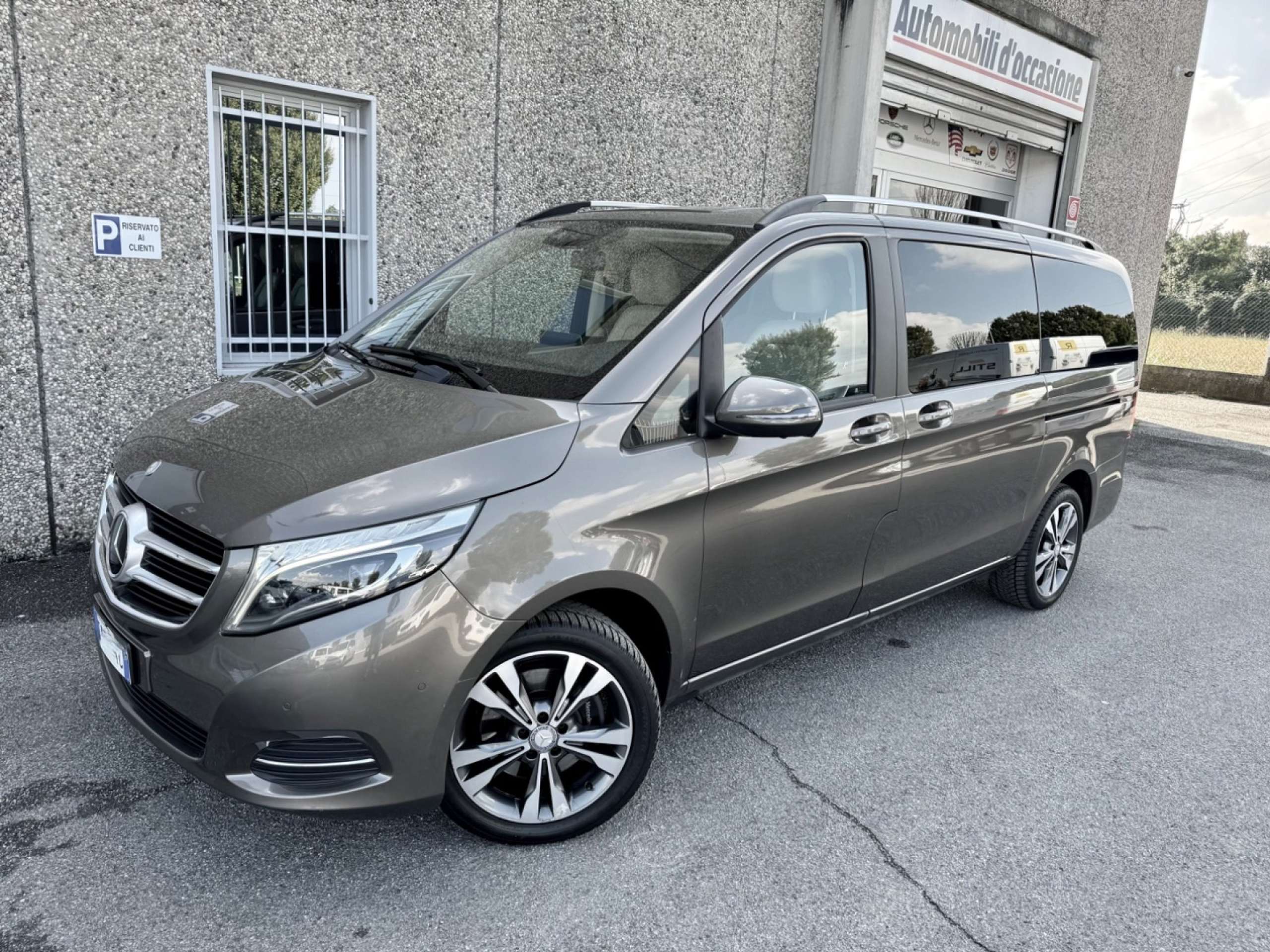 Mercedes-Benz - V 250