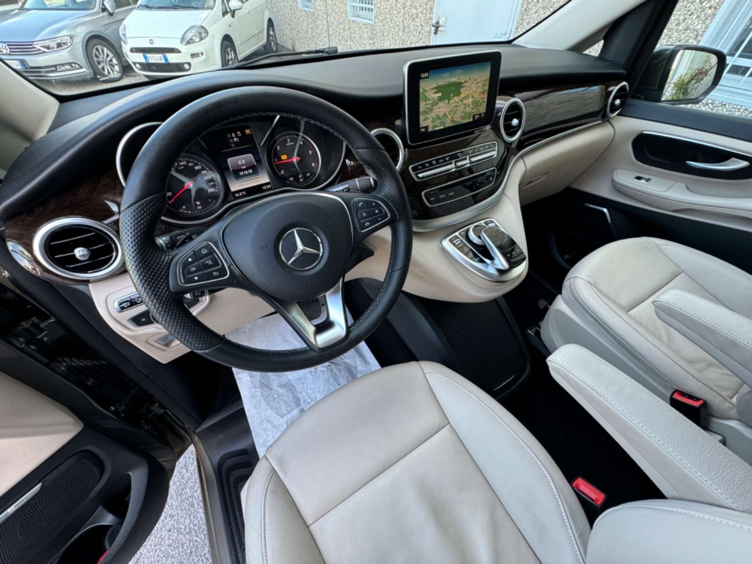 Mercedes-Benz - V 250