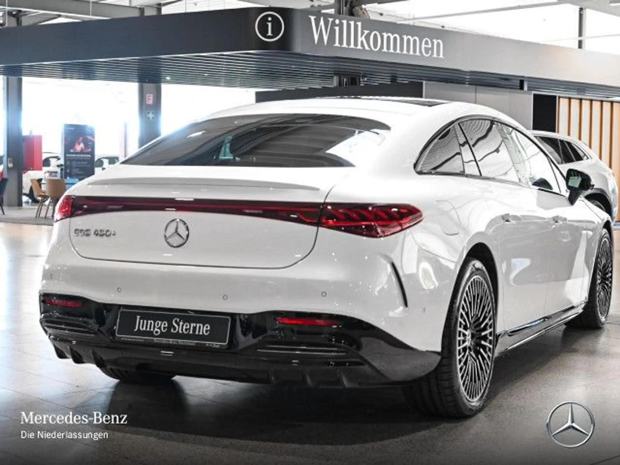 Mercedes-Benz - EQS