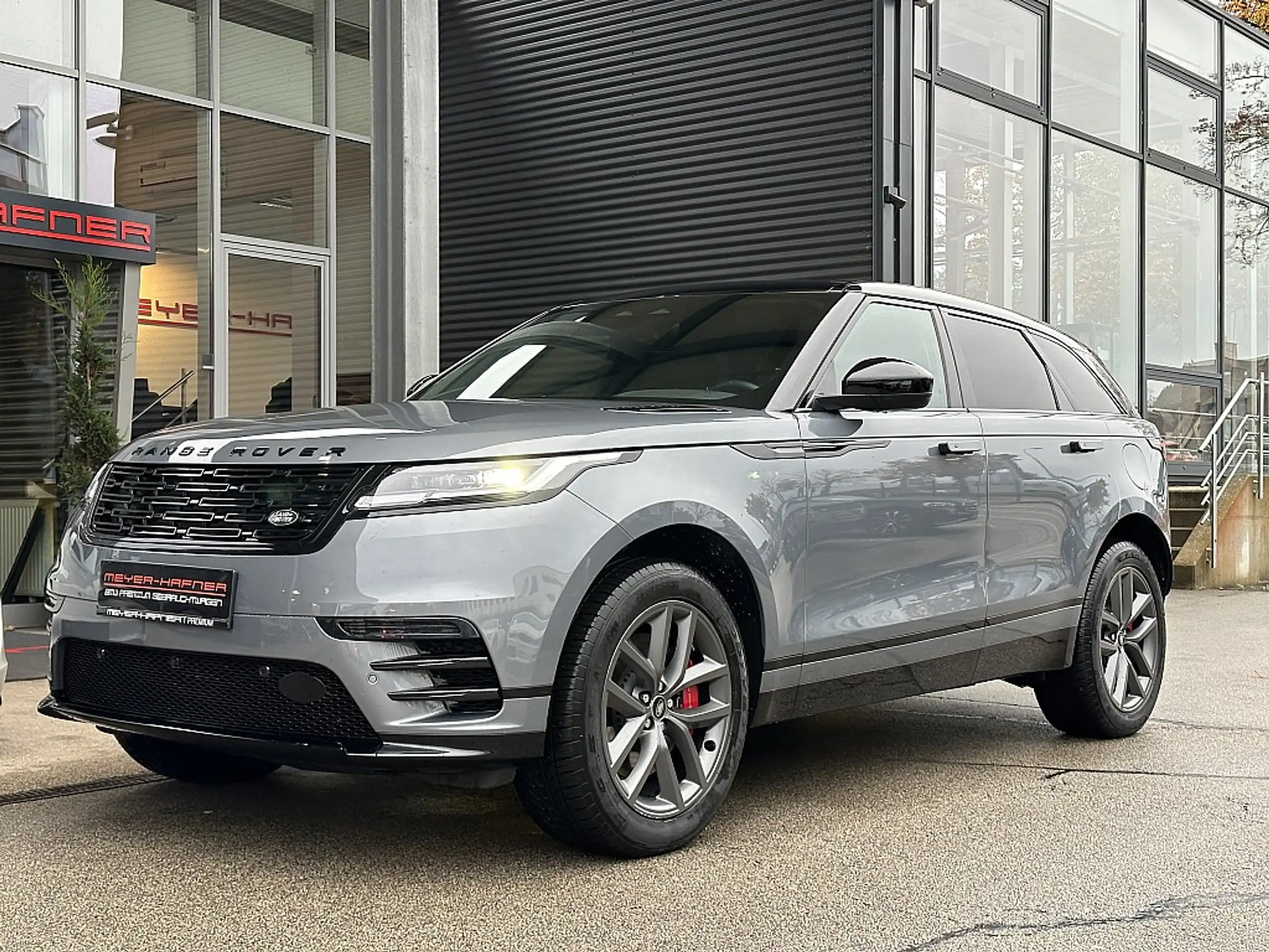 Land Rover - Range Rover Velar