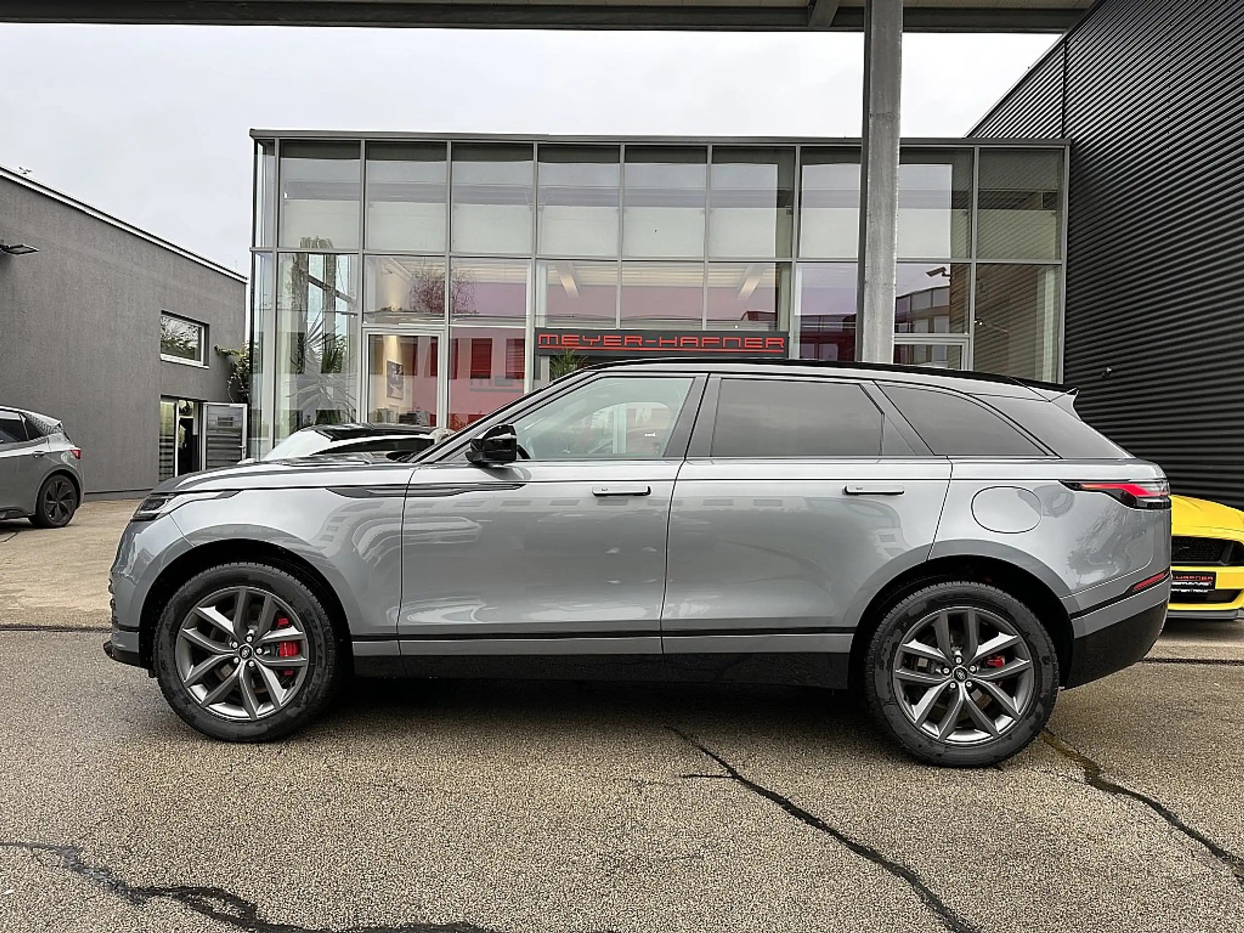 Land Rover - Range Rover Velar