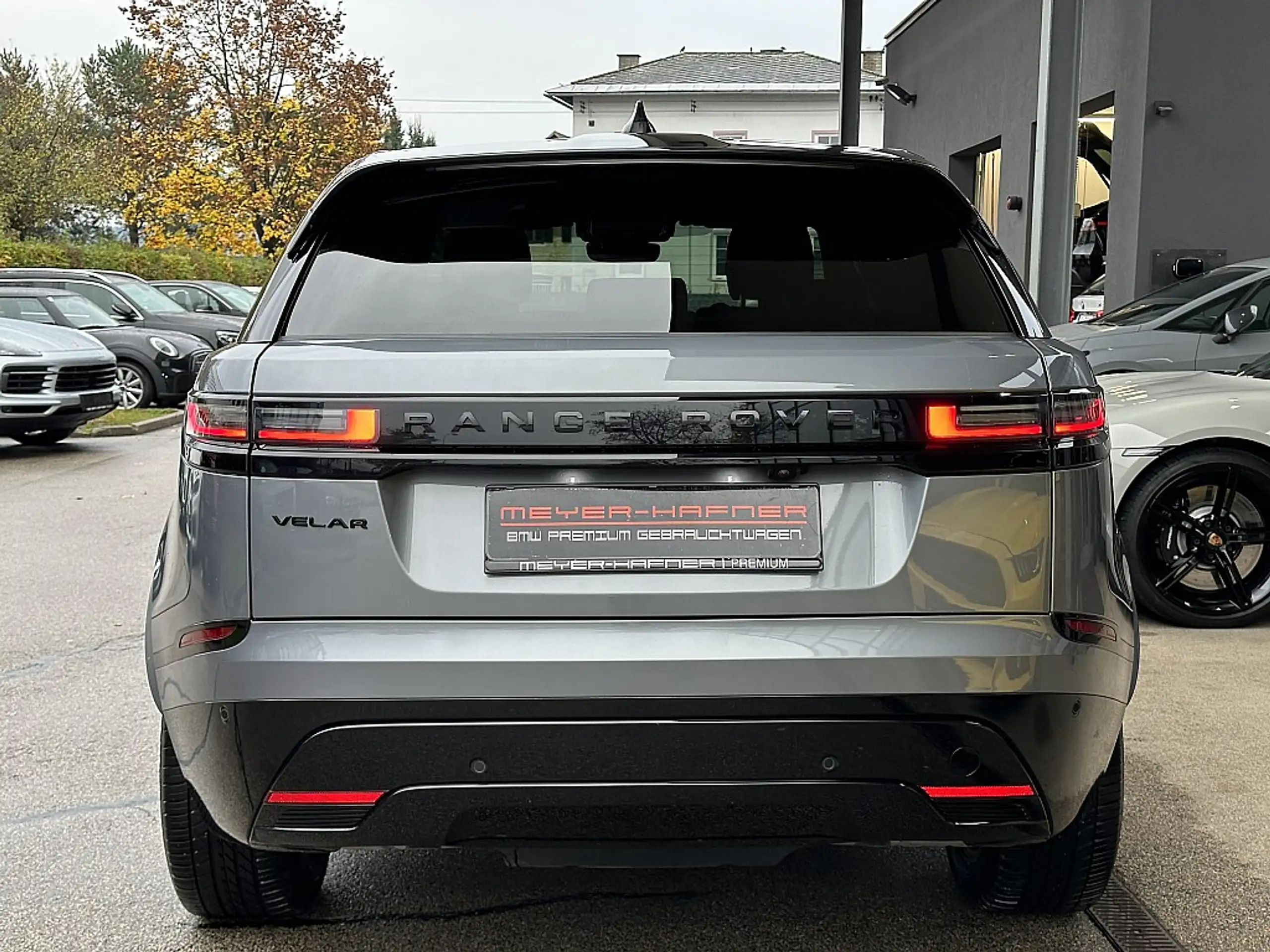 Land Rover - Range Rover Velar