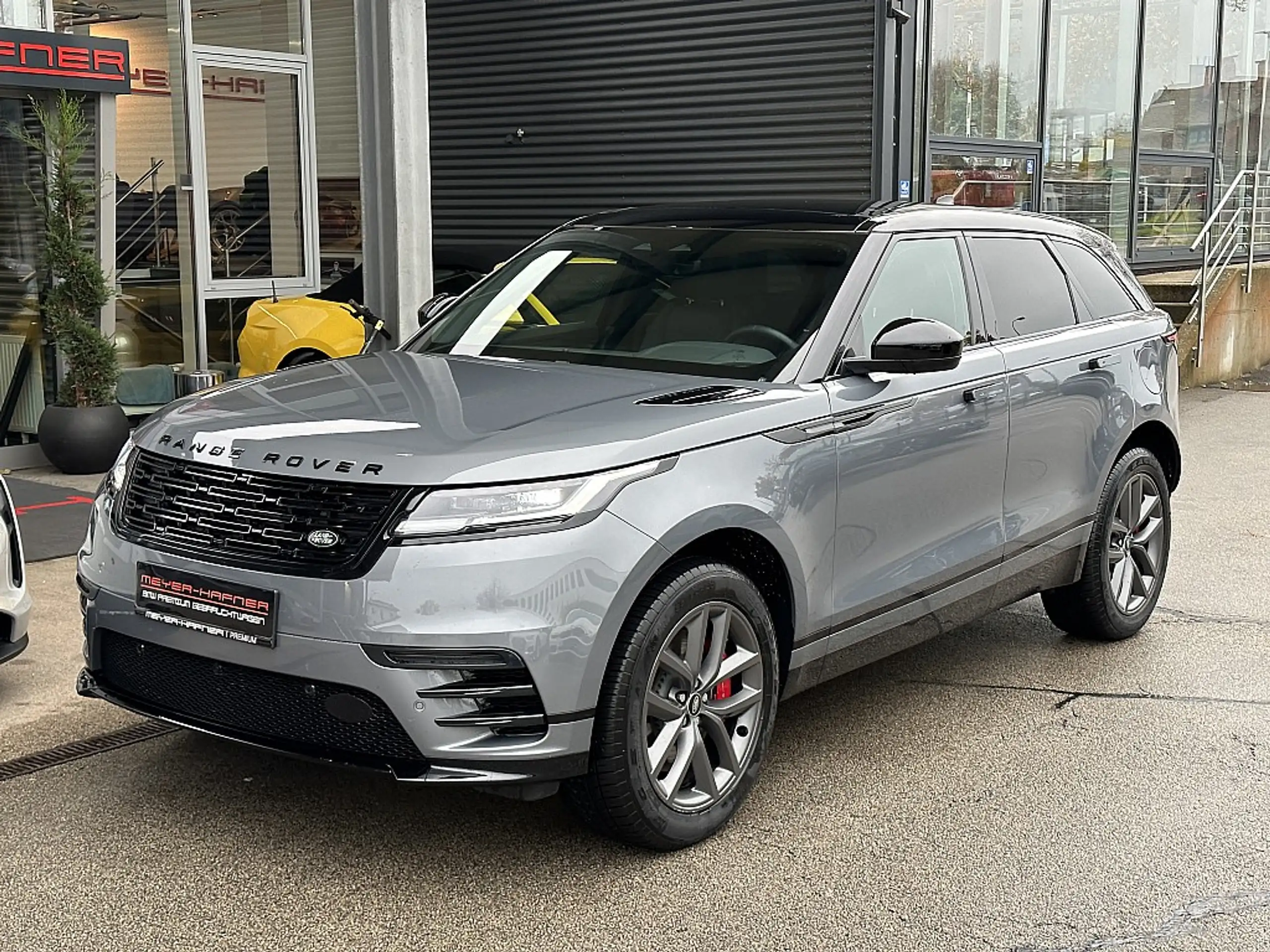 Land Rover - Range Rover Velar