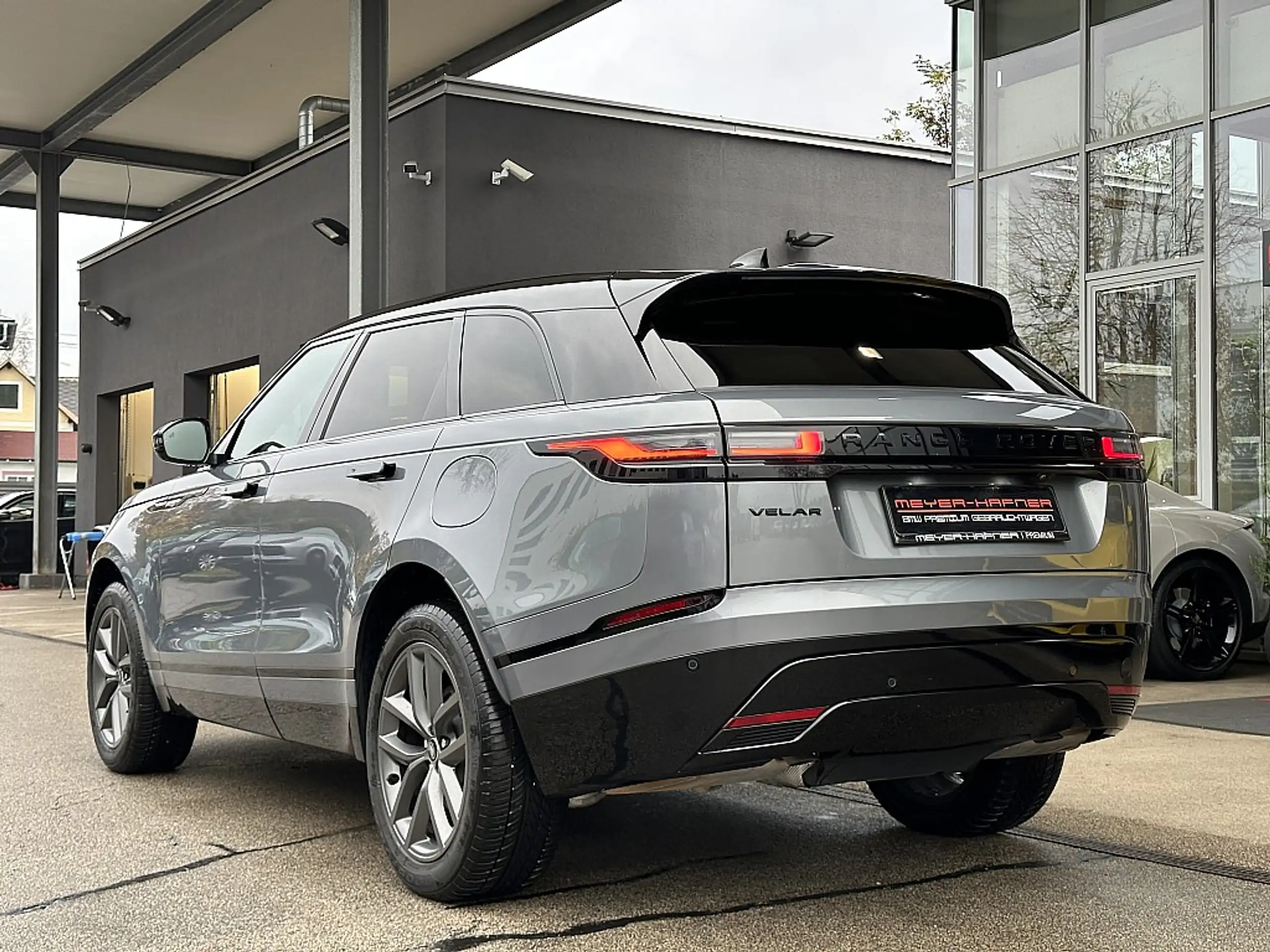 Land Rover - Range Rover Velar