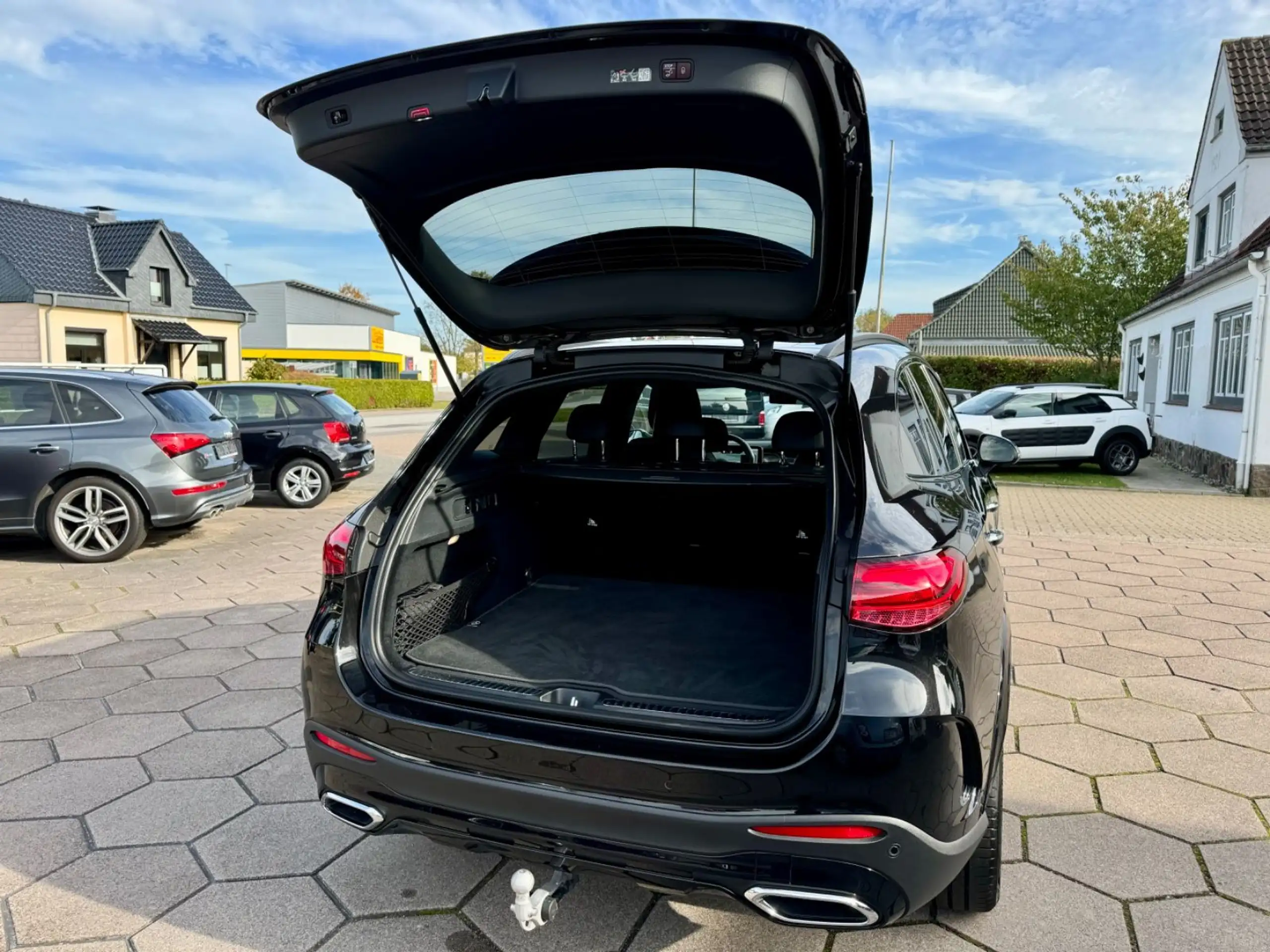 Mercedes-Benz - GLC 300