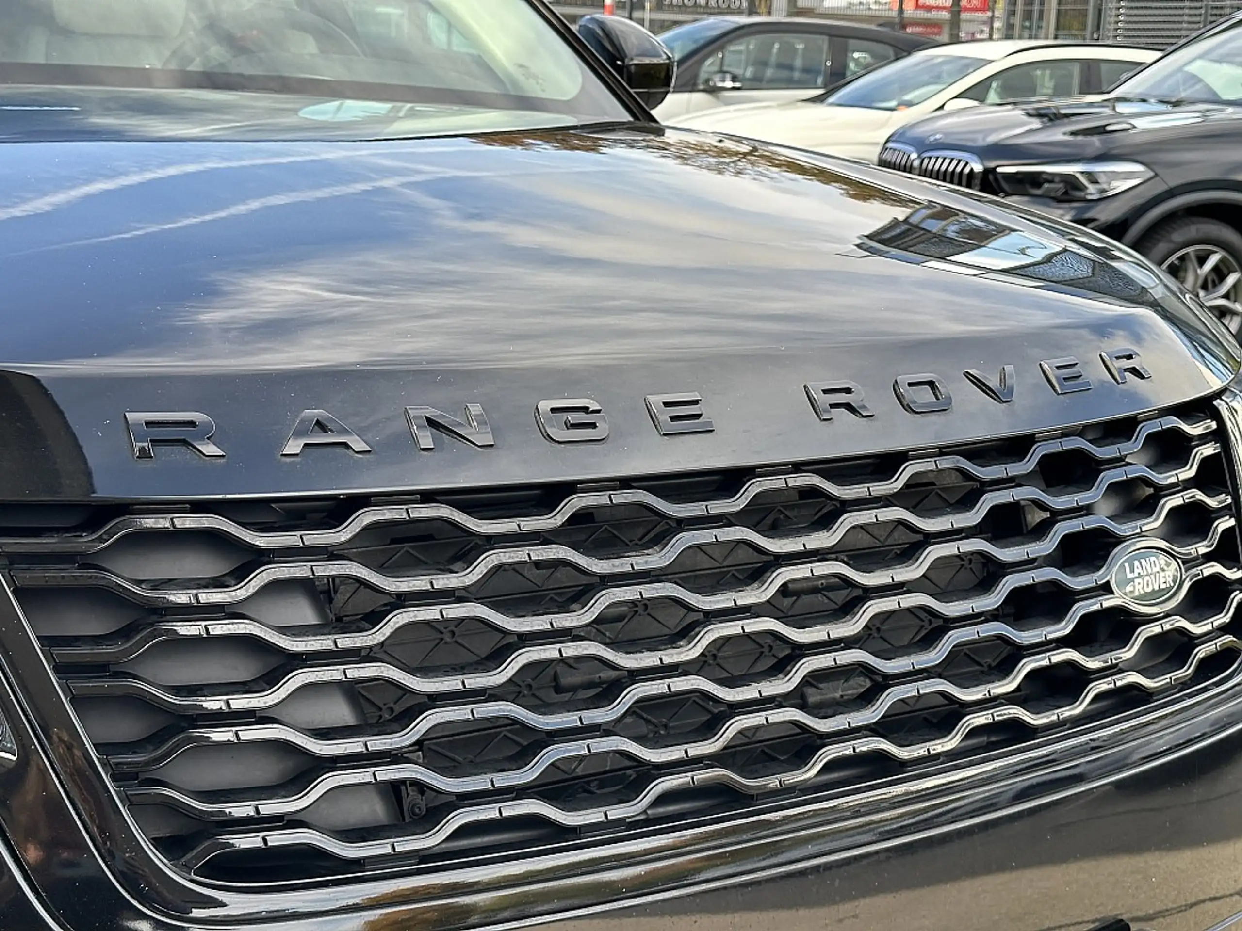 Land Rover - Range Rover Velar