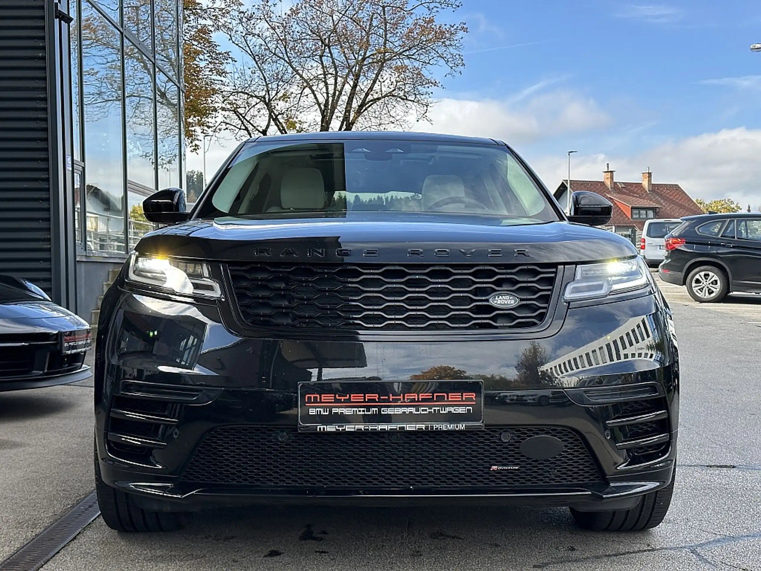 Land Rover - Range Rover Velar