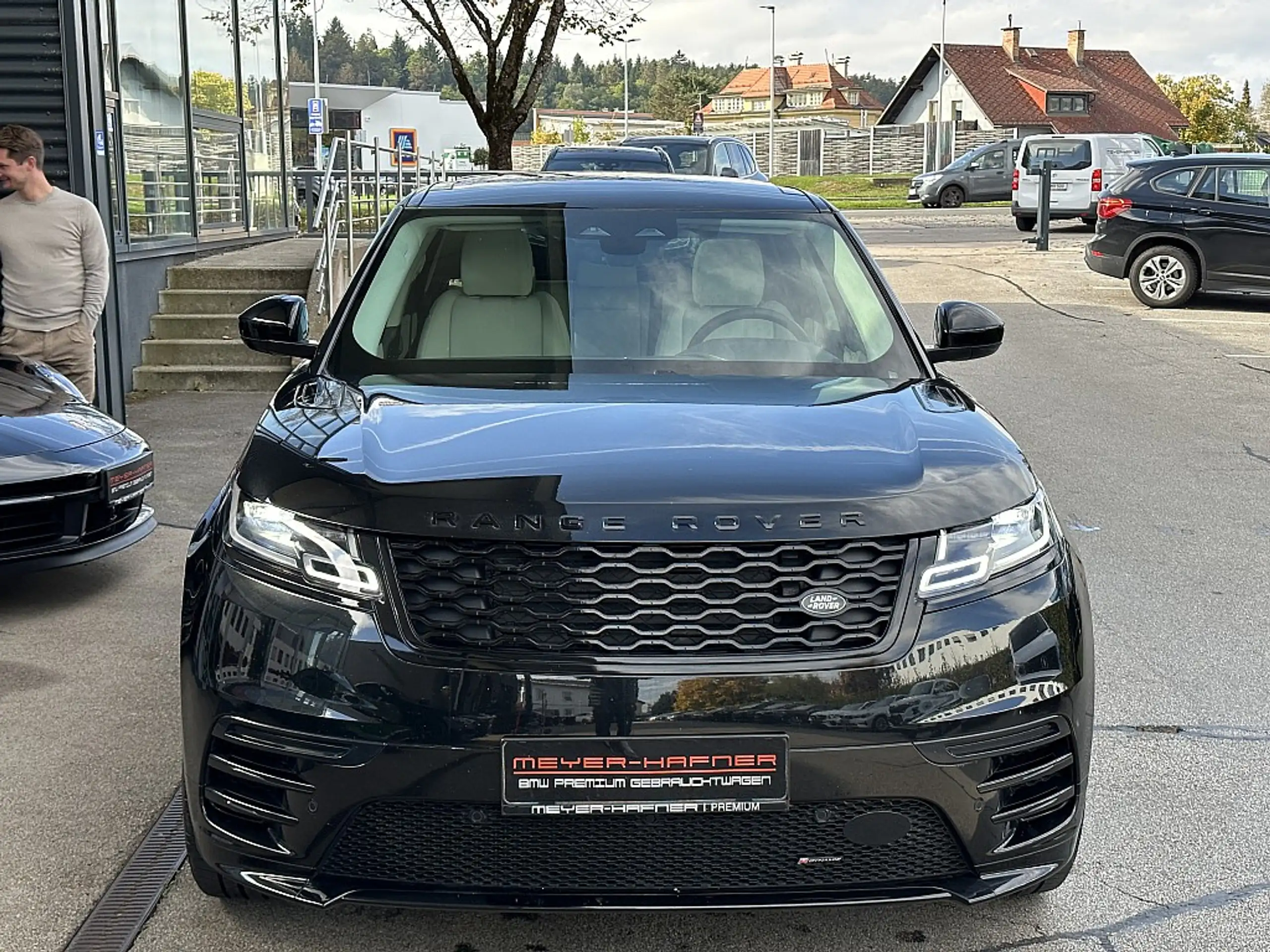 Land Rover - Range Rover Velar