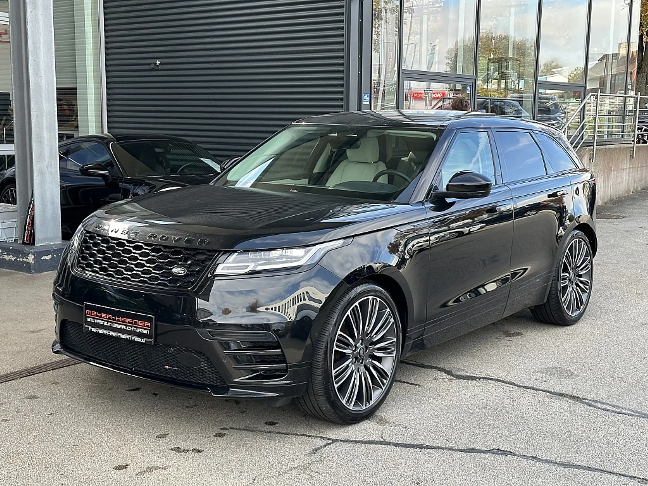 Land Rover - Range Rover Velar