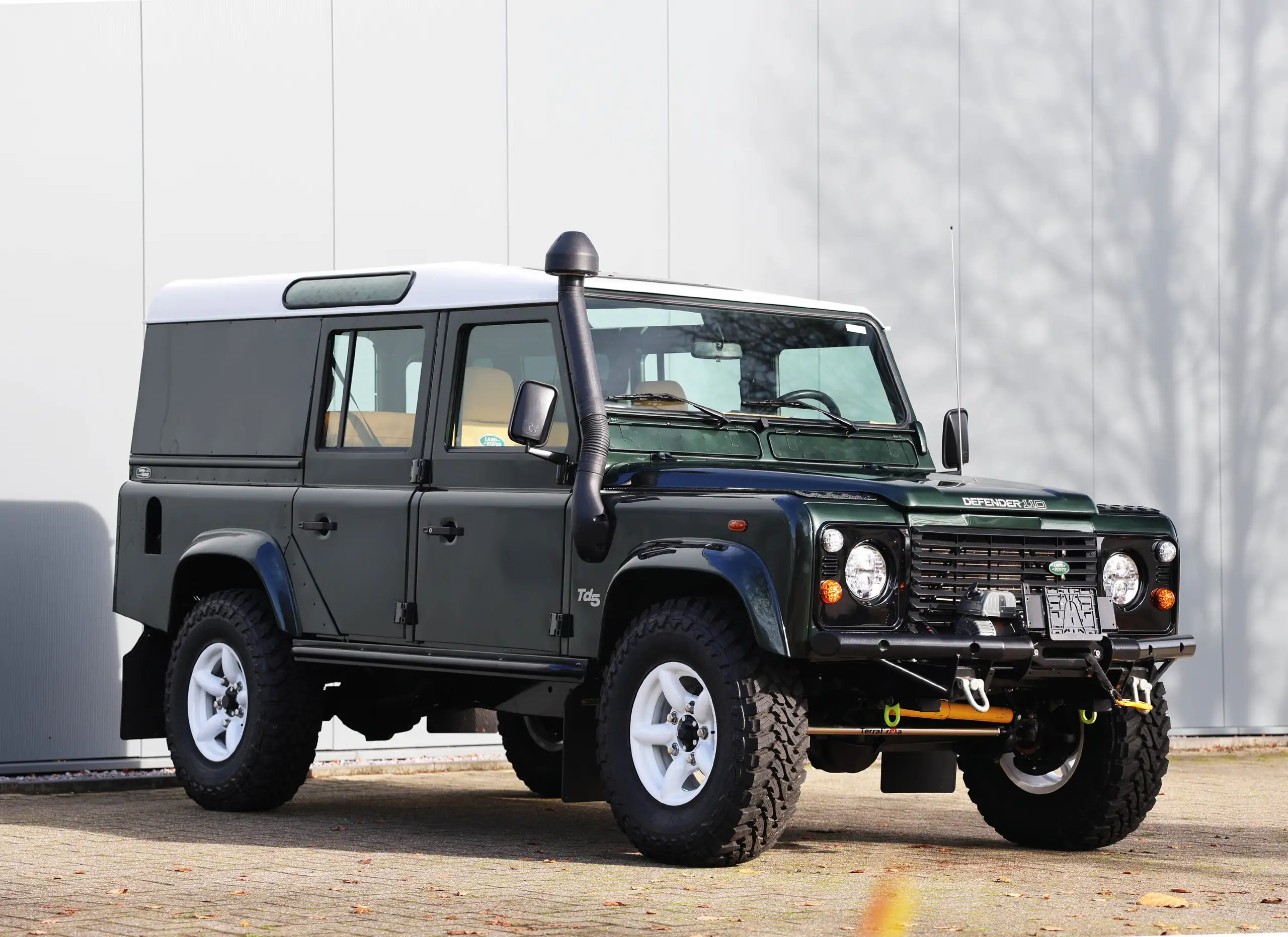 Land Rover - Defender