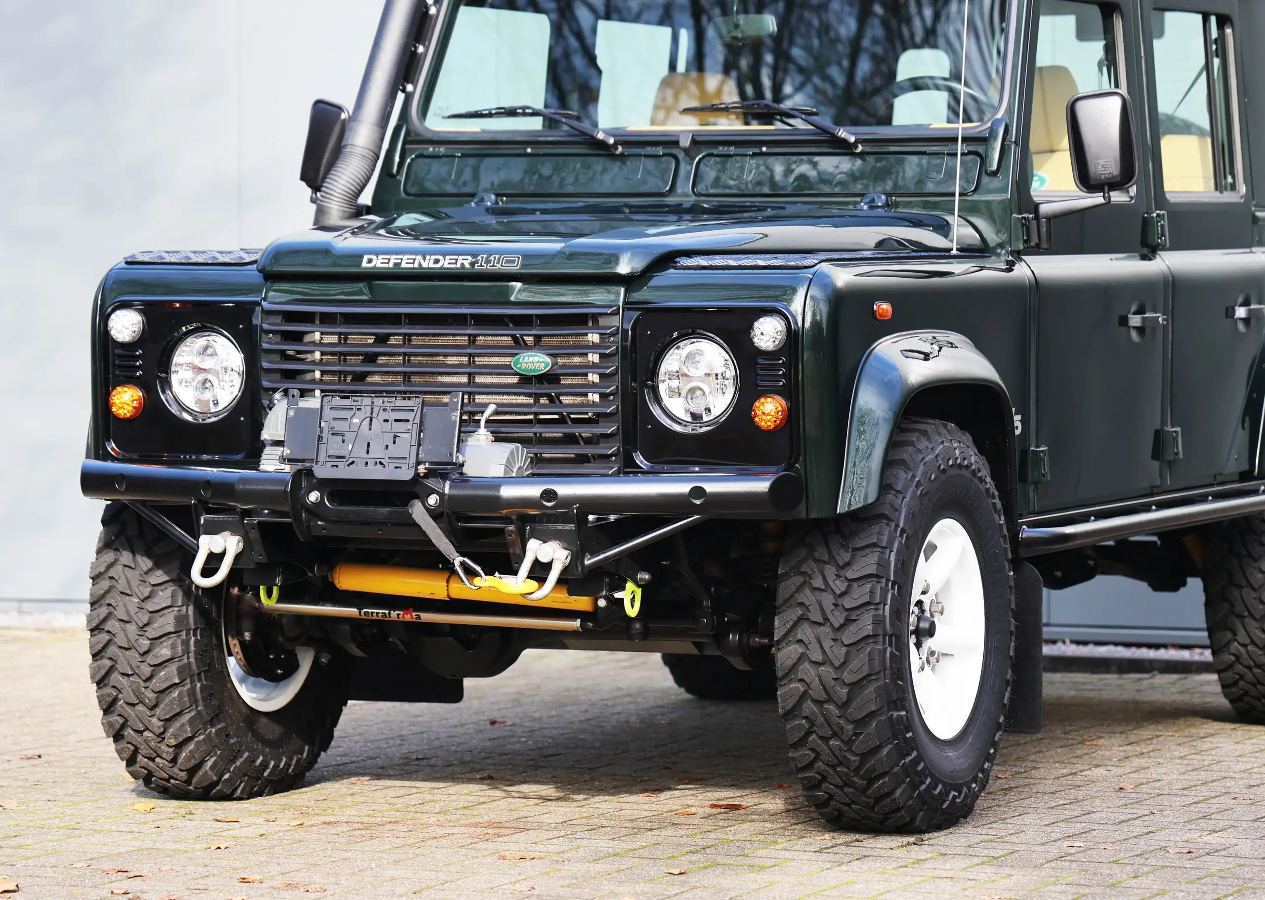 Land Rover - Defender