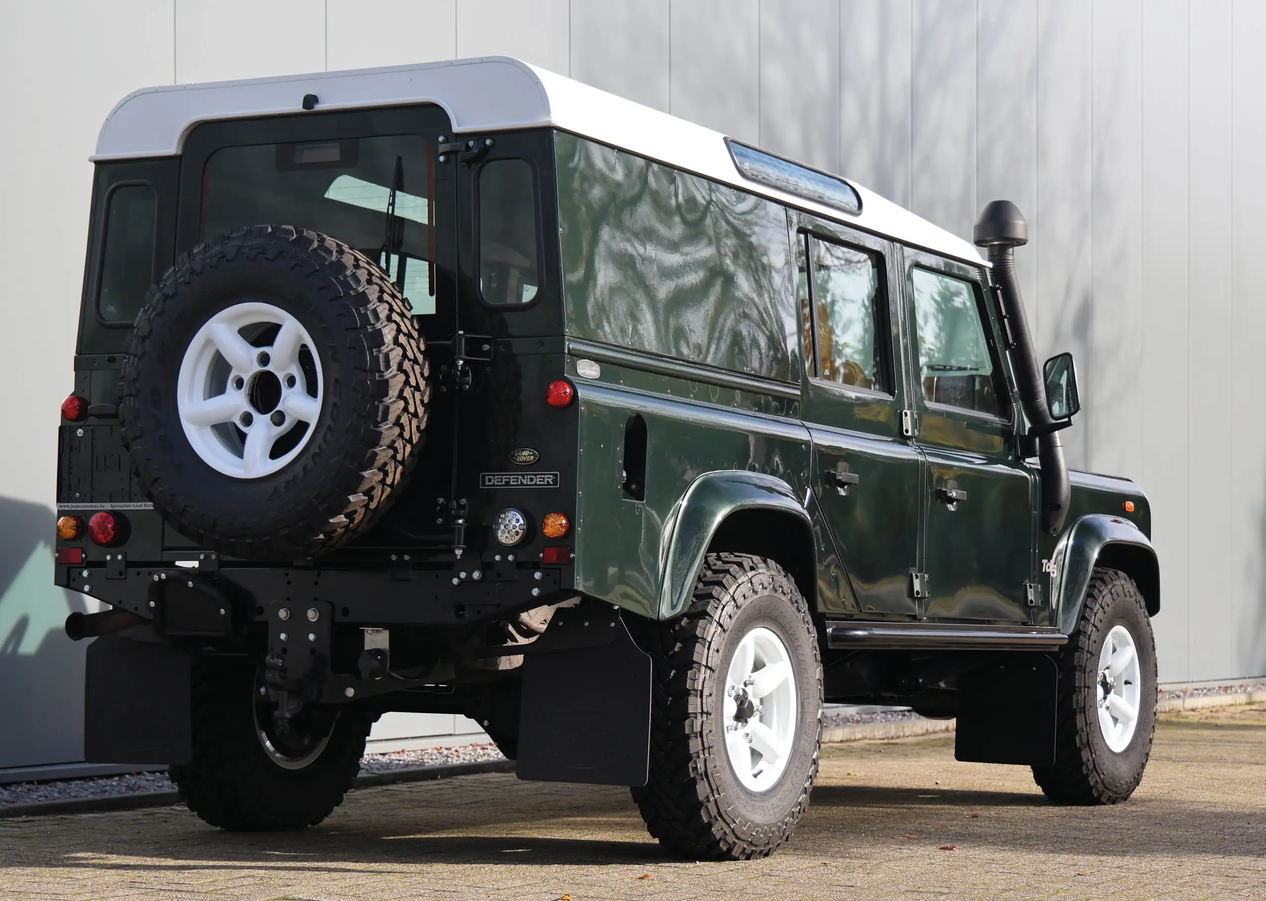 Land Rover - Defender