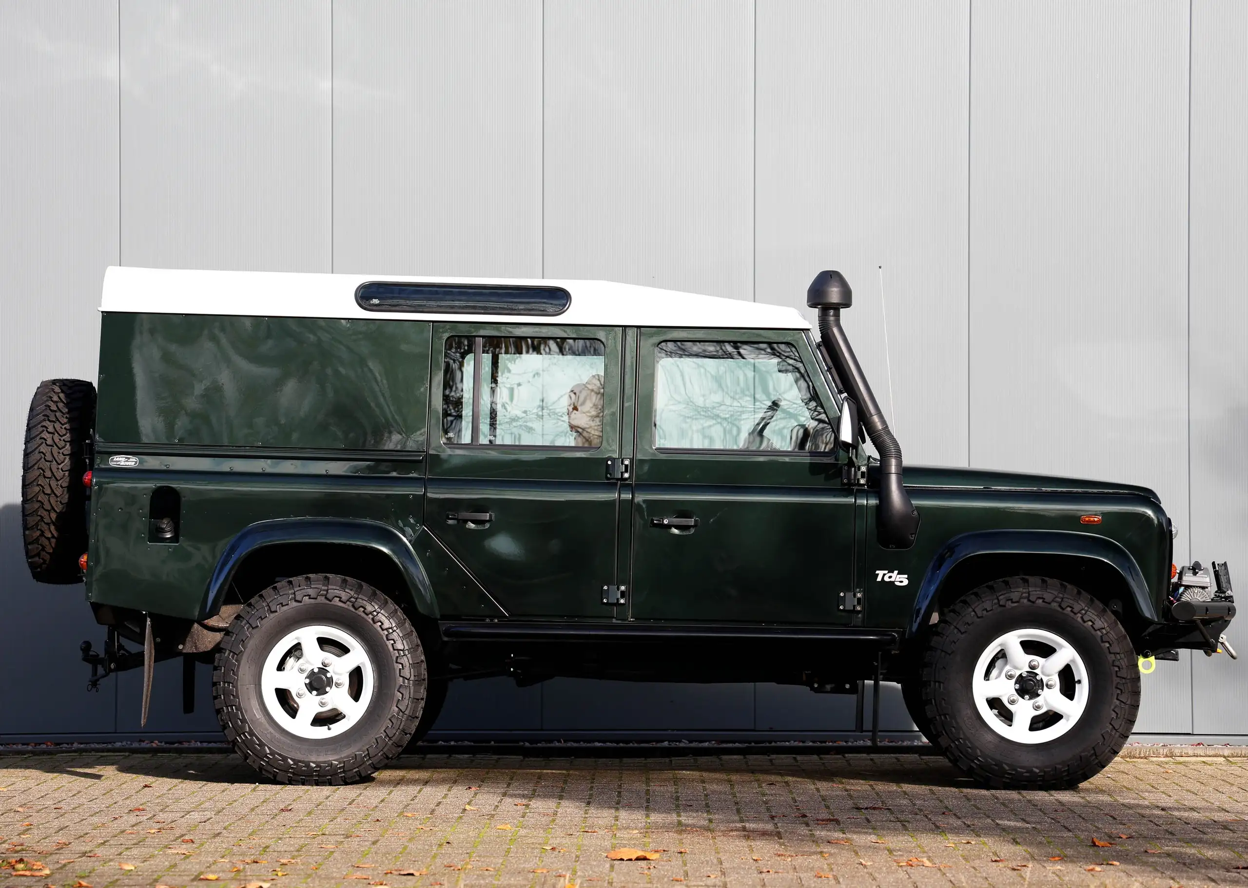 Land Rover - Defender