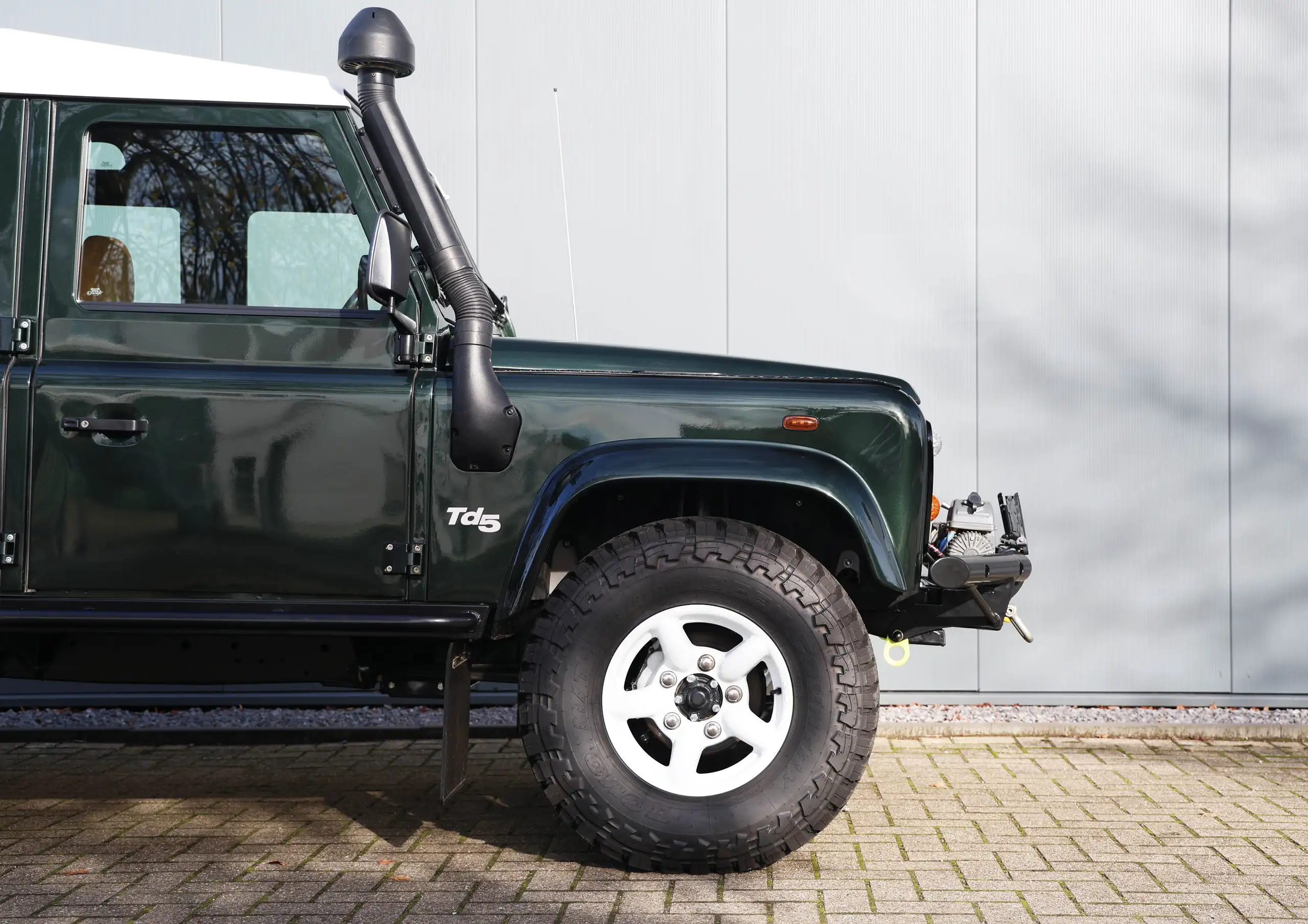 Land Rover - Defender